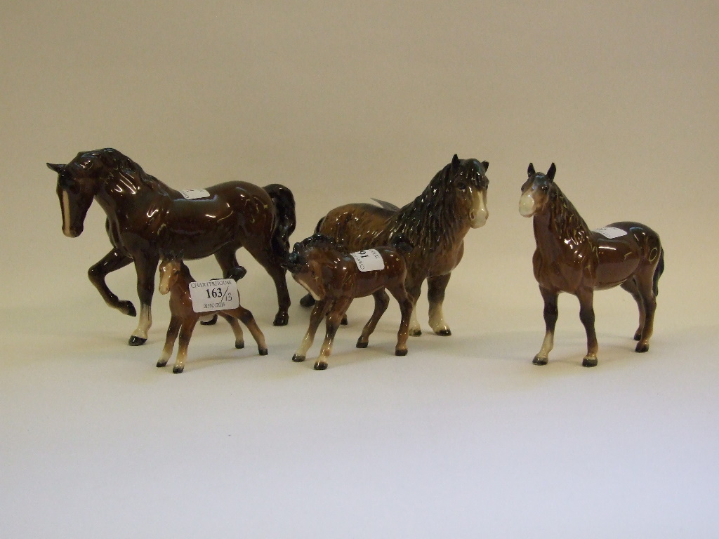 A Beswick Connoisseur Morgan Stallion, 2605 (ear chipped), a Black Beauty, 2466, - Image 9 of 14