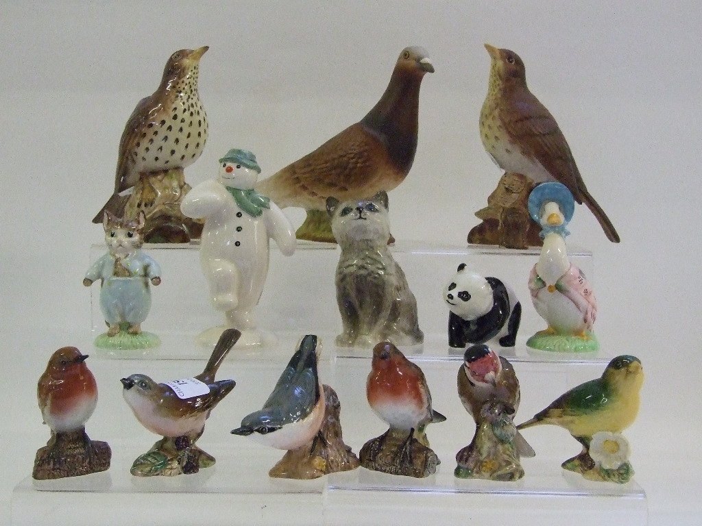 A Beswick Songthrush, 2308, gloss, another matt, a Pigeon, 2nd version, red, 1383, matt, birds, - Image 2 of 3