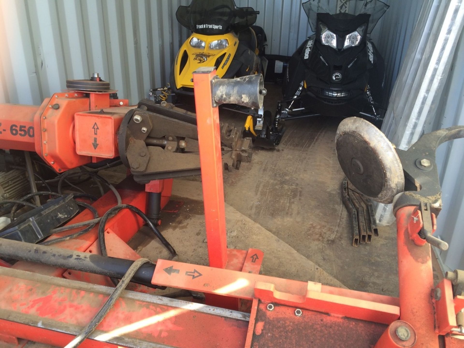 Big Red TZ -650 large truck tire changer - Image 3 of 8