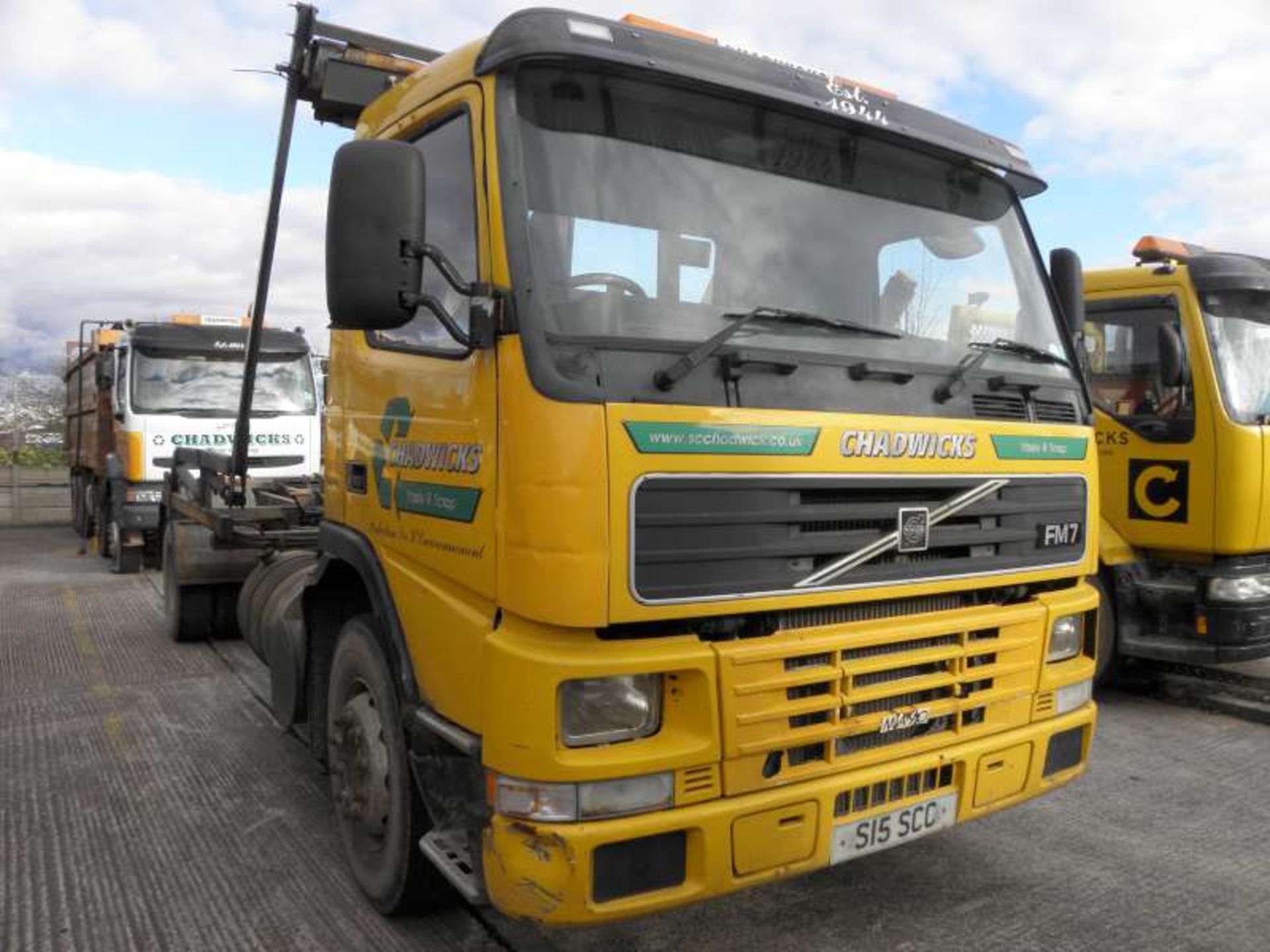 WHITE VOLVO FM. ( DIESEL ) Reg : S15 SCC Mileage : 478,583 KM MOT Certificate - MAY 2016, Log