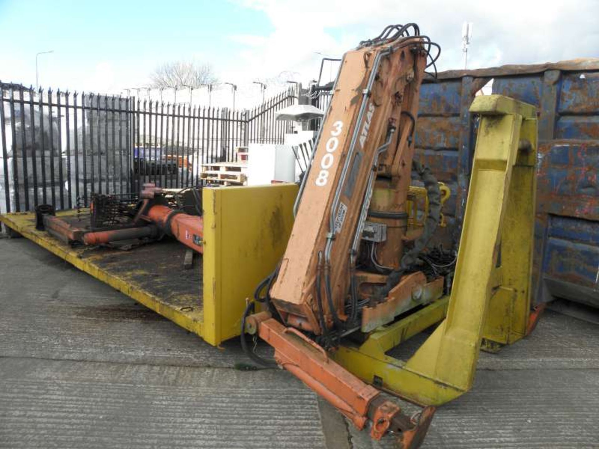 FLAT DEMOUNTED SKIP BODY WITH ATLAS SEATED HIAB CRANE