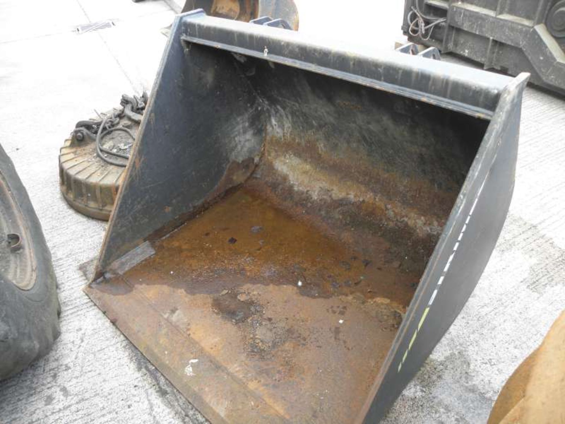 EXCAVATOR BUCKET