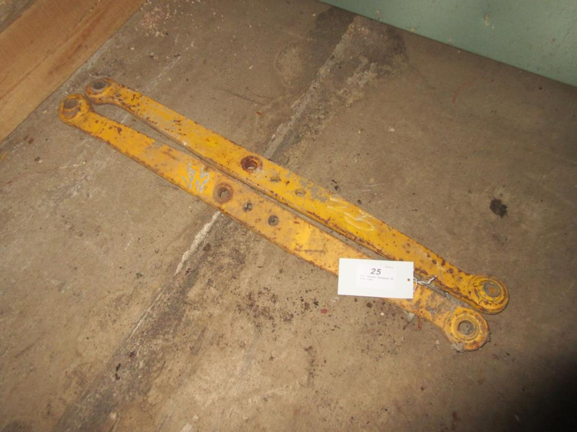 2no. Massey Ferguson 35 lift arms