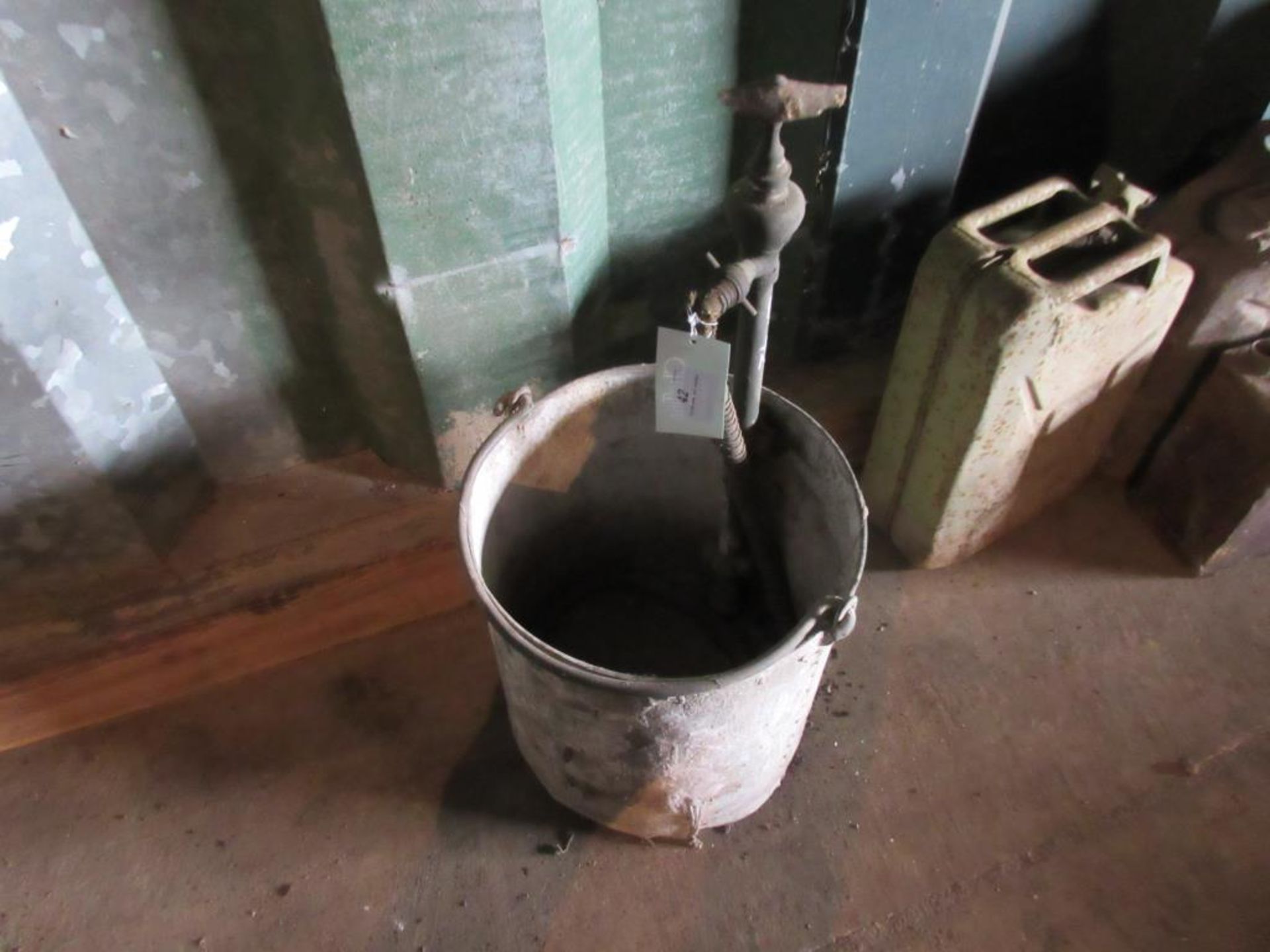 Stirrup pump and bucket