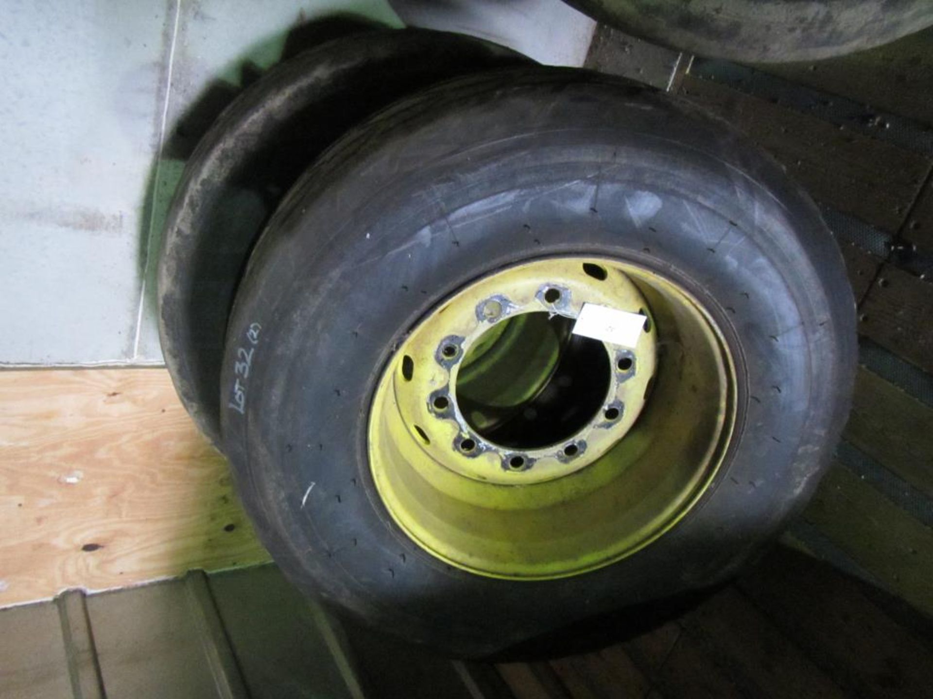 Pr. 385/65R22.5 10 stud trailer wheels & tyres