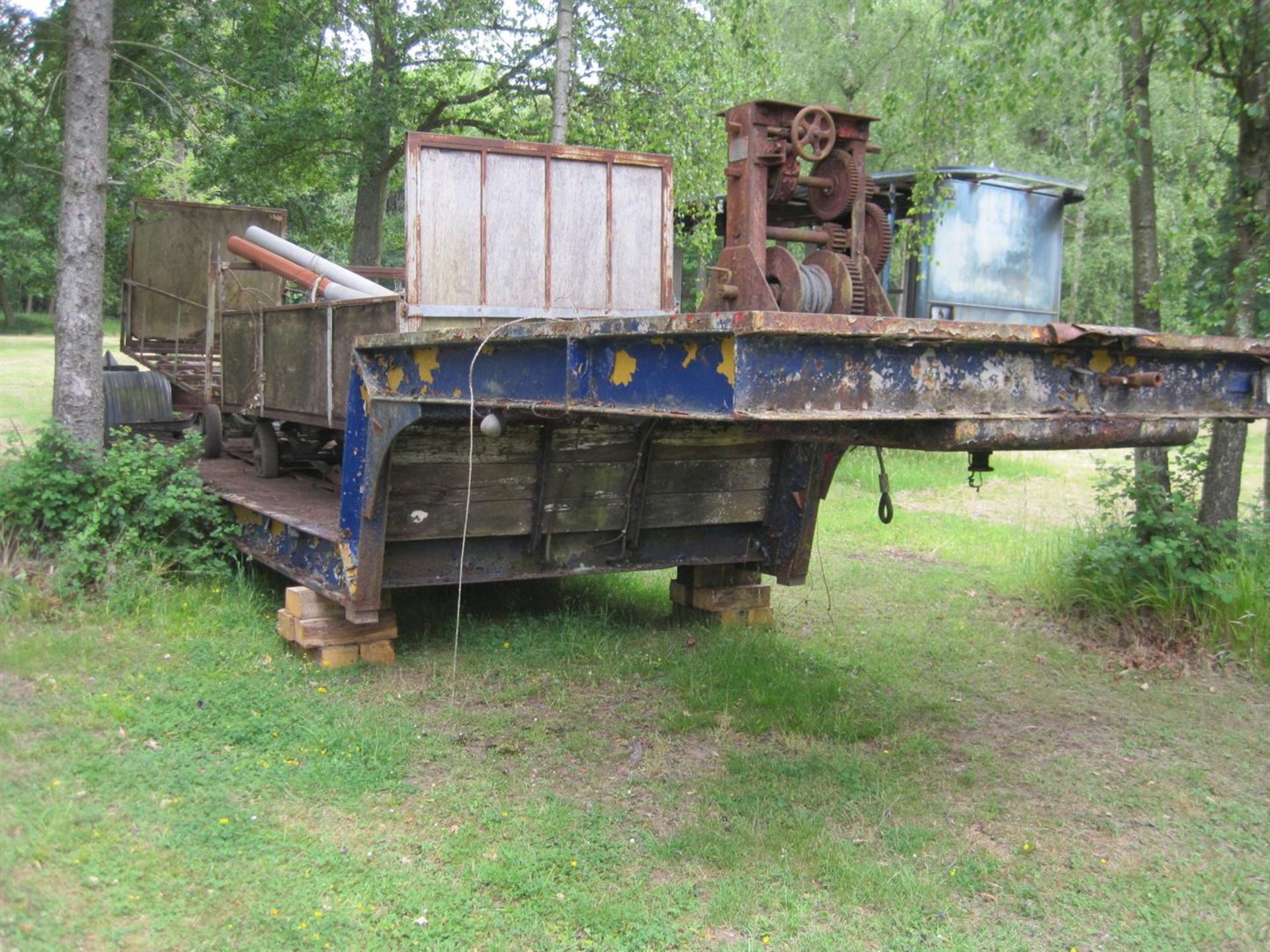 Taskers step frame low loader trailer with hand operated winch