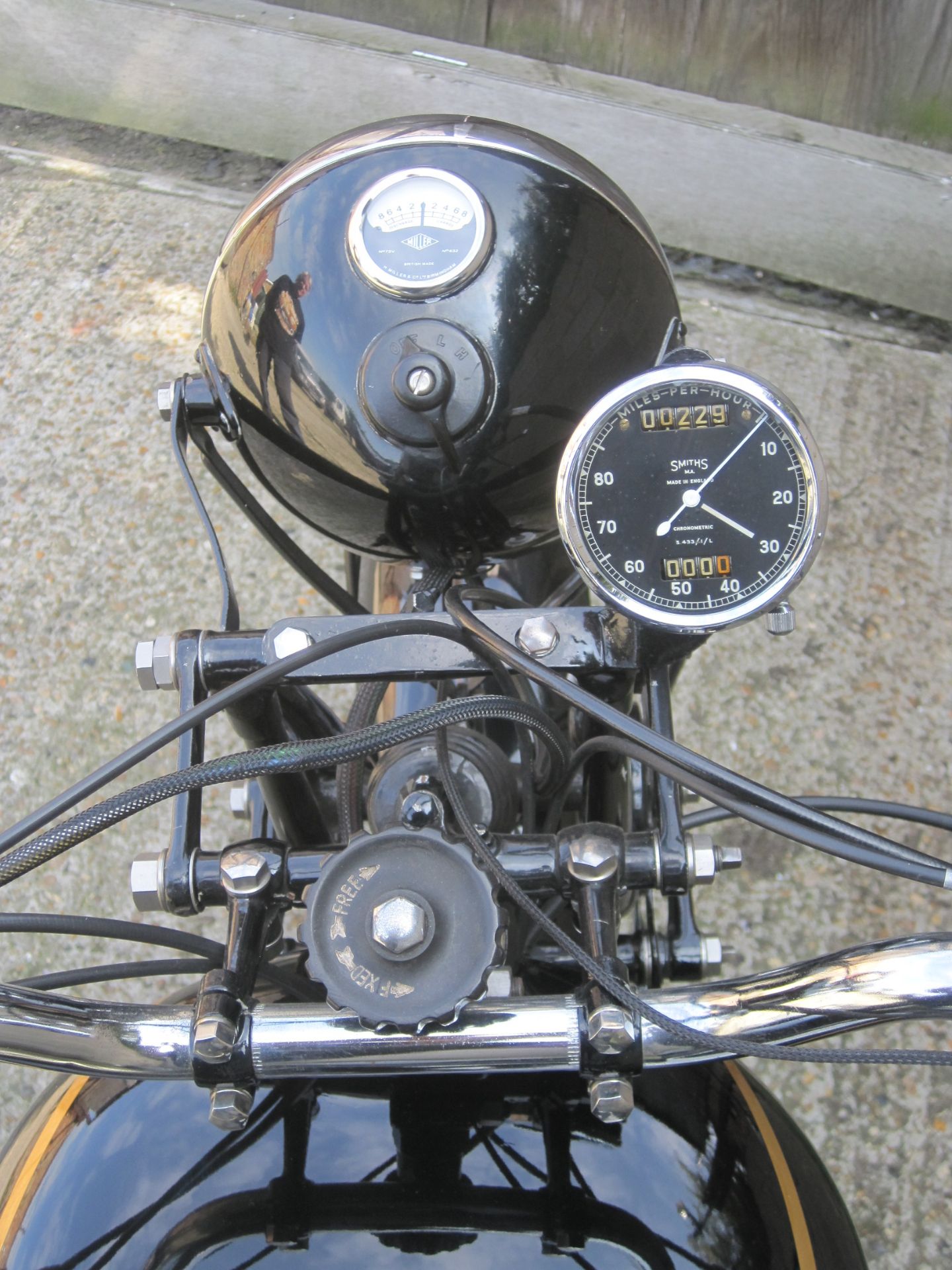 1936 500cc Velocette MSS Reg. No. WXG 502 Frame No. MS3547 Engine No. MSS 1492 Purchased some - Image 3 of 10