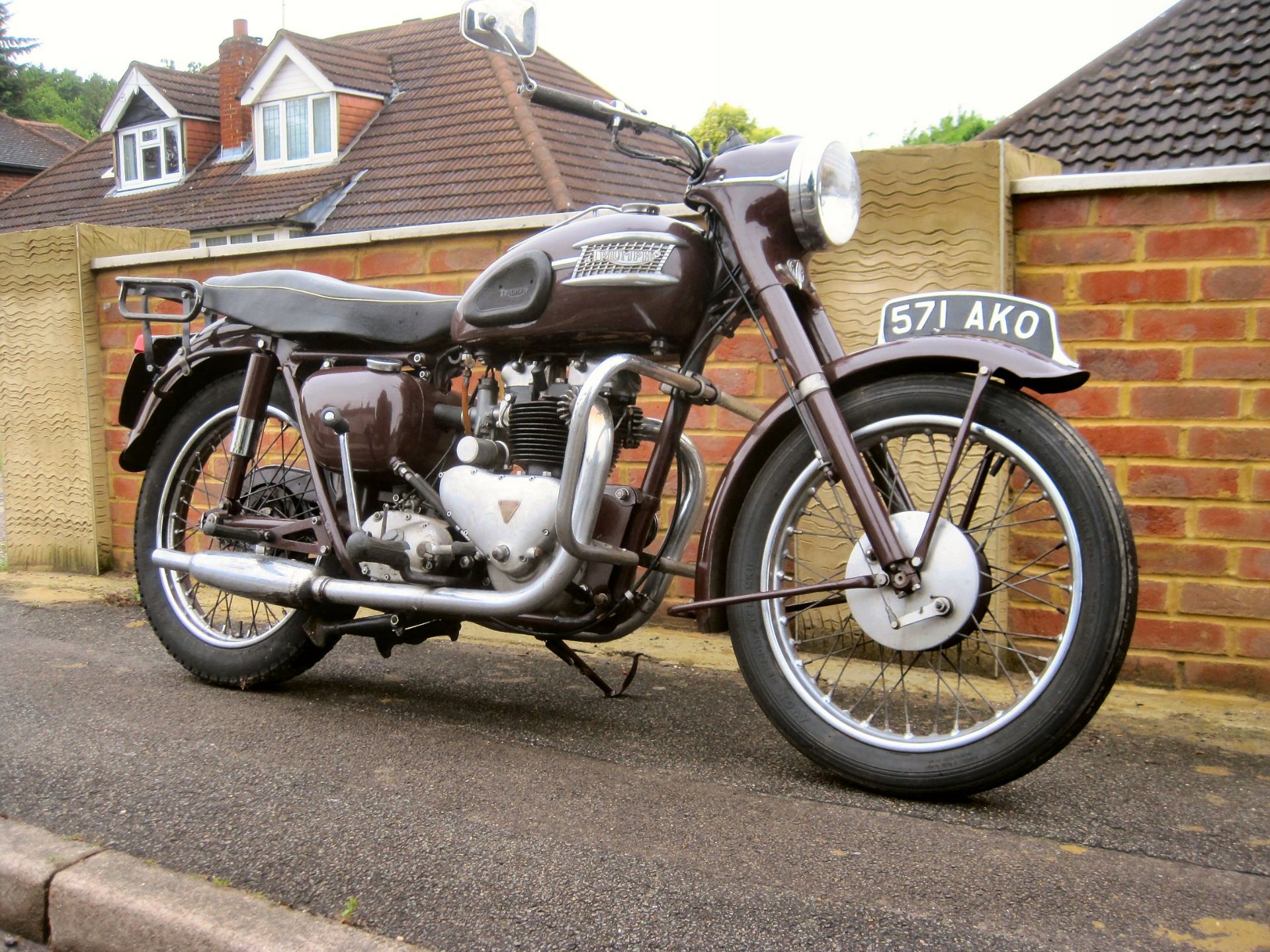 1957 650cc Triumph 5T Speed Twin Reg. No. 571 AKO Frame No. T 08242 Engine No. 5T 08242 A well