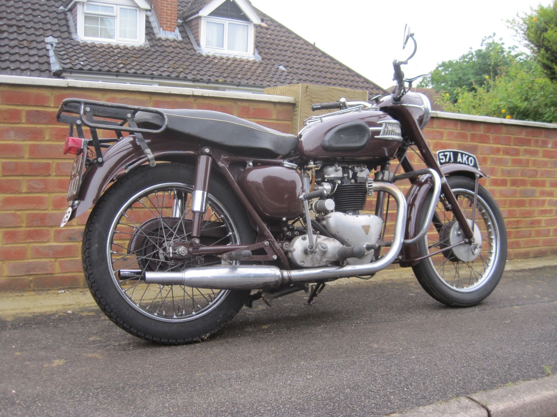 1957 650cc Triumph 5T Speed Twin Reg. No. 571 AKO Frame No. T 08242 Engine No. 5T 08242 A well - Image 2 of 12