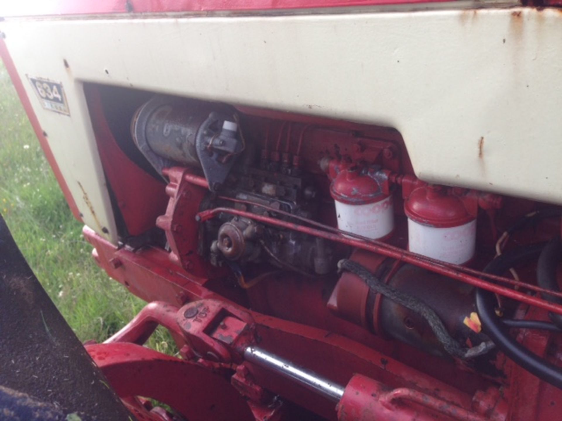 INTERNATIONAL 634 AWD 4cylinder diesel TRACTOR Purchased from a collector in Lincolnshire in a - Image 6 of 7