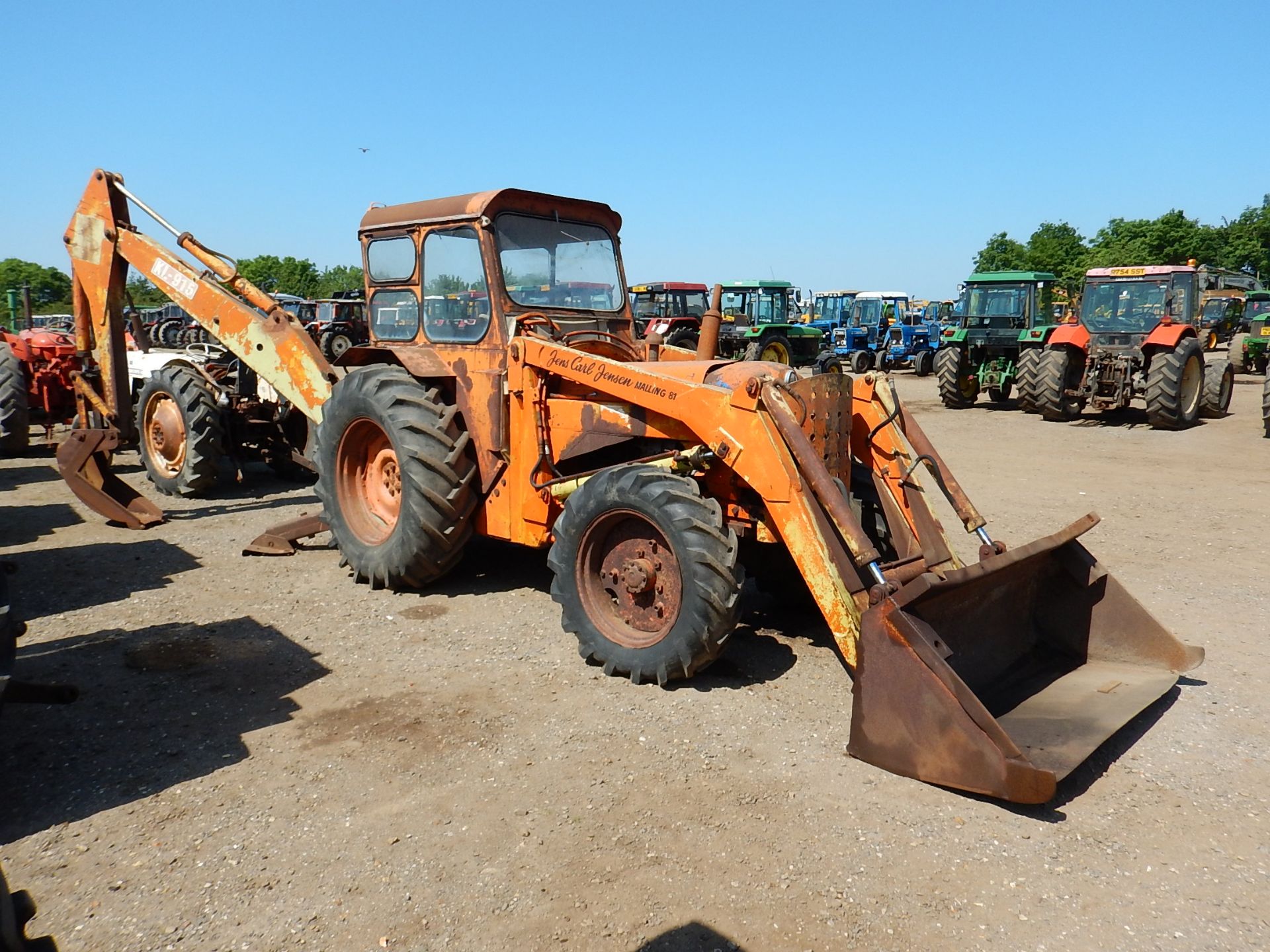 1963 ROADLESS Super Major 4cylinder diesel TRACTOR Serial No: 1967 Fitted with an Interconsult front