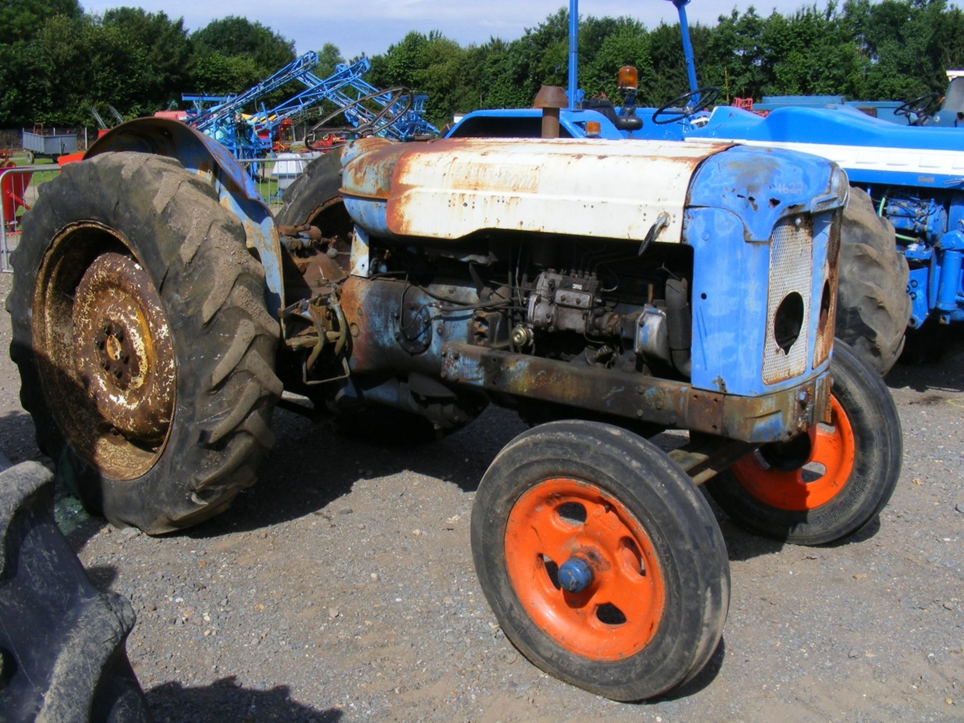 MASSEY FERGUSON 285 4cylinder diesel TRACTOR Serial No: 201379 Fitted with a Continental style - Image 2 of 9