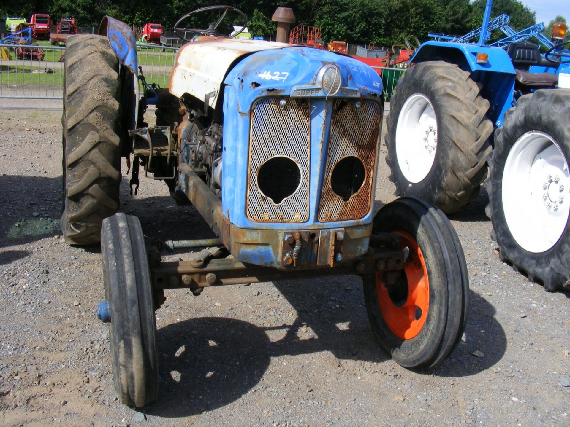 MASSEY FERGUSON 285 4cylinder diesel TRACTOR Serial No: 201379 Fitted with a Continental style - Image 3 of 9