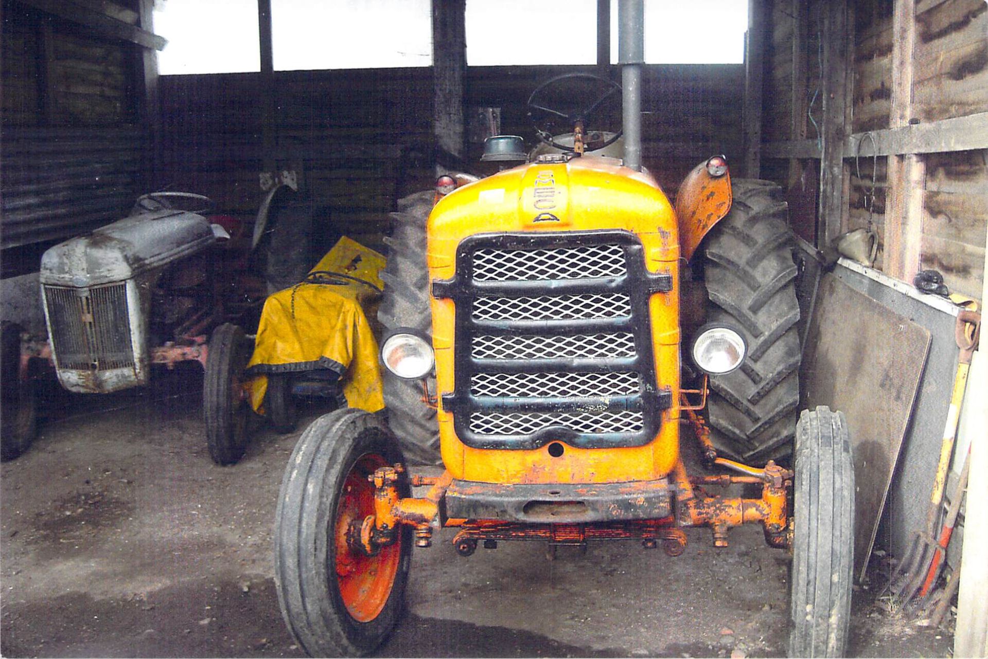 1960s SOMECA 40 4cylinder diesel TRACTOR Serial No: 67886 Fitted with 16.9x28 rear and 6.00x19 front - Image 2 of 3