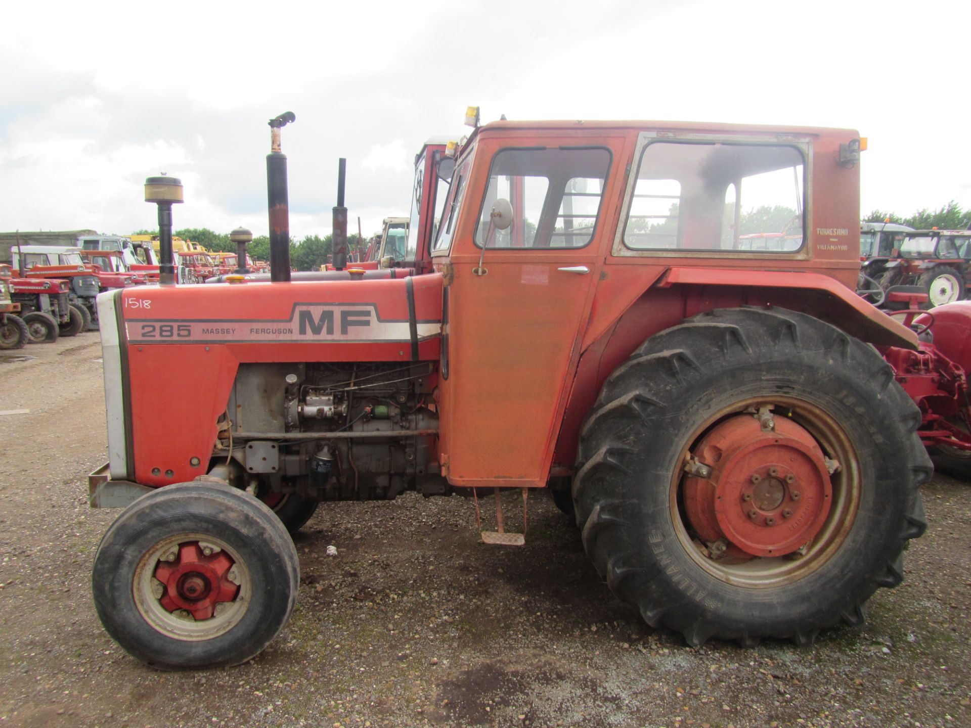 MASSEY FERGUSON 285 4cylinder diesel TRACTOR Serial No: 201379 Fitted with a Continental style