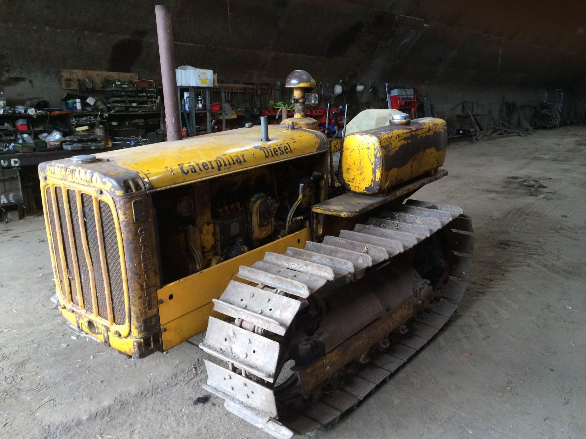 1947 CATERPILLAR D2 4cylinder diesel CRAWLER TRACTOR Serial No: 5U470 Appearing in very original