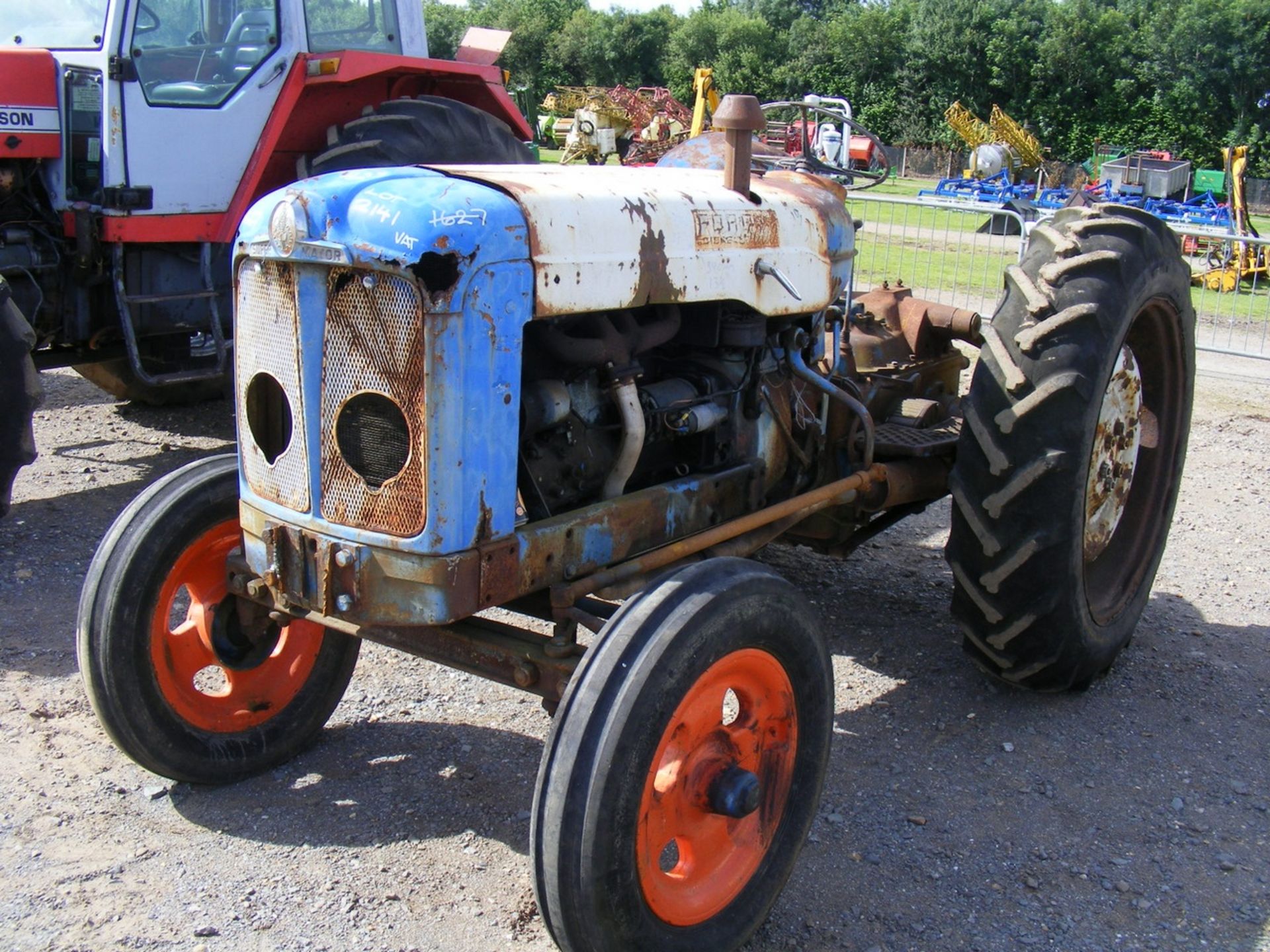 MASSEY FERGUSON 285 4cylinder diesel TRACTOR Serial No: 201379 Fitted with a Continental style - Image 4 of 9