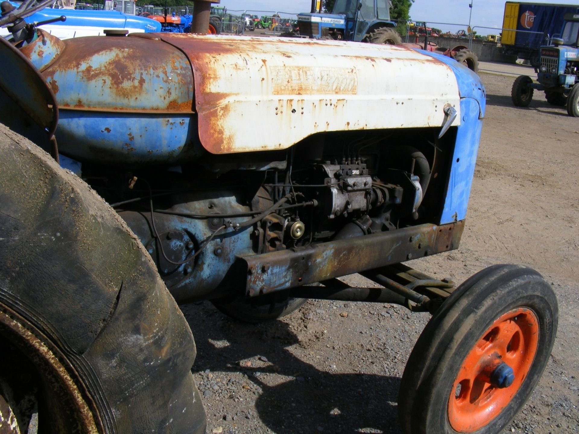 MASSEY FERGUSON 285 4cylinder diesel TRACTOR Serial No: 201379 Fitted with a Continental style - Image 9 of 9