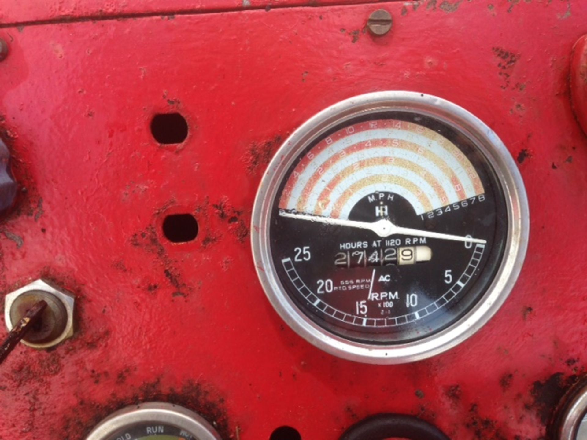 INTERNATIONAL 634 AWD 4cylinder diesel TRACTOR Purchased from a collector in Lincolnshire in a - Image 3 of 7