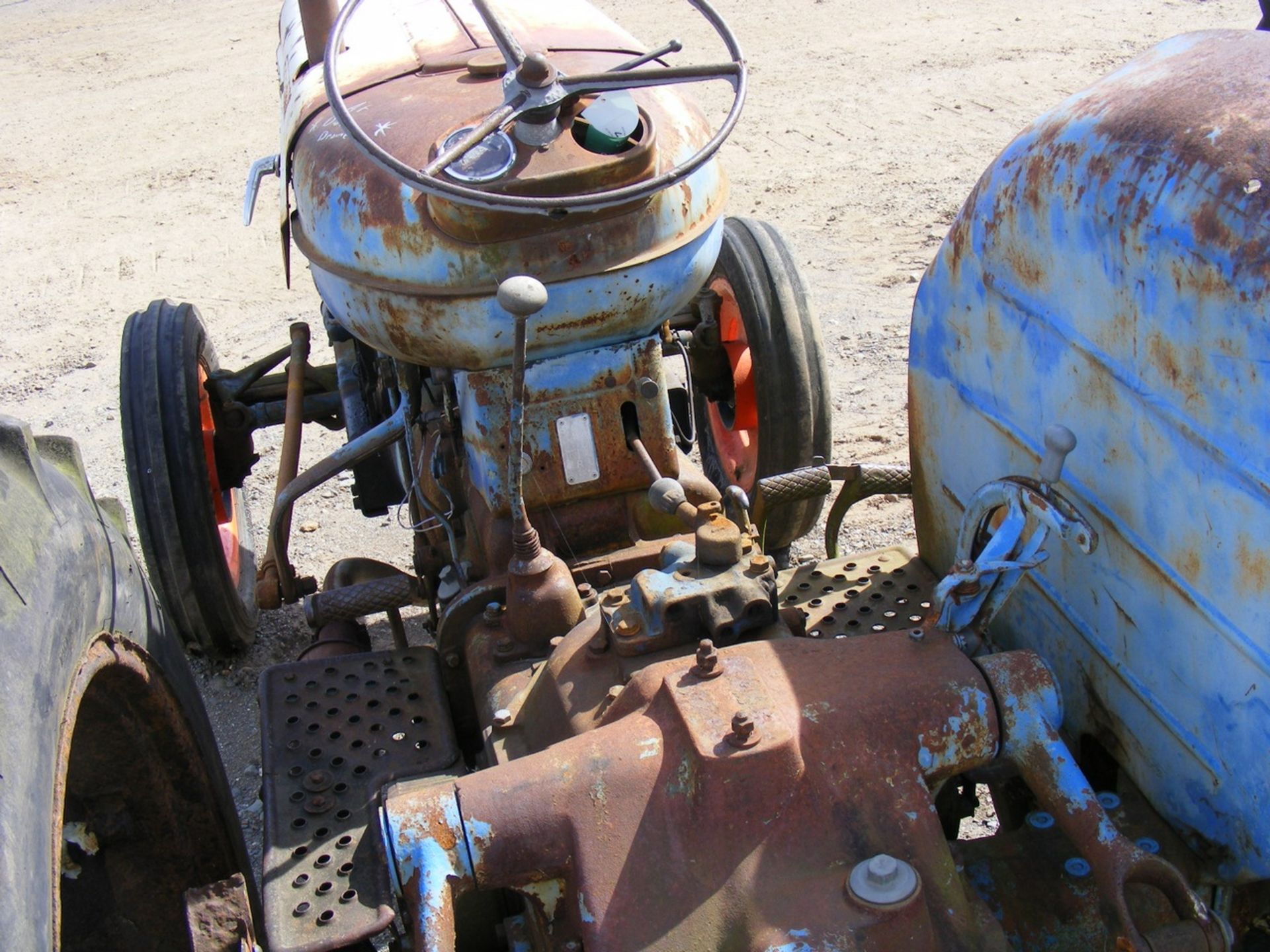 MASSEY FERGUSON 285 4cylinder diesel TRACTOR Serial No: 201379 Fitted with a Continental style - Image 8 of 9