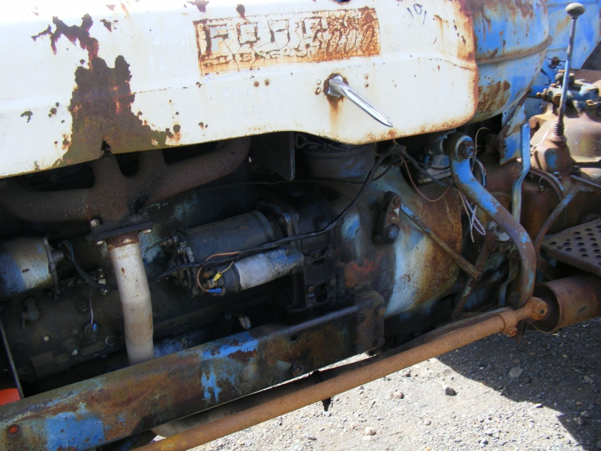 MASSEY FERGUSON 285 4cylinder diesel TRACTOR Serial No: 201379 Fitted with a Continental style - Image 5 of 9