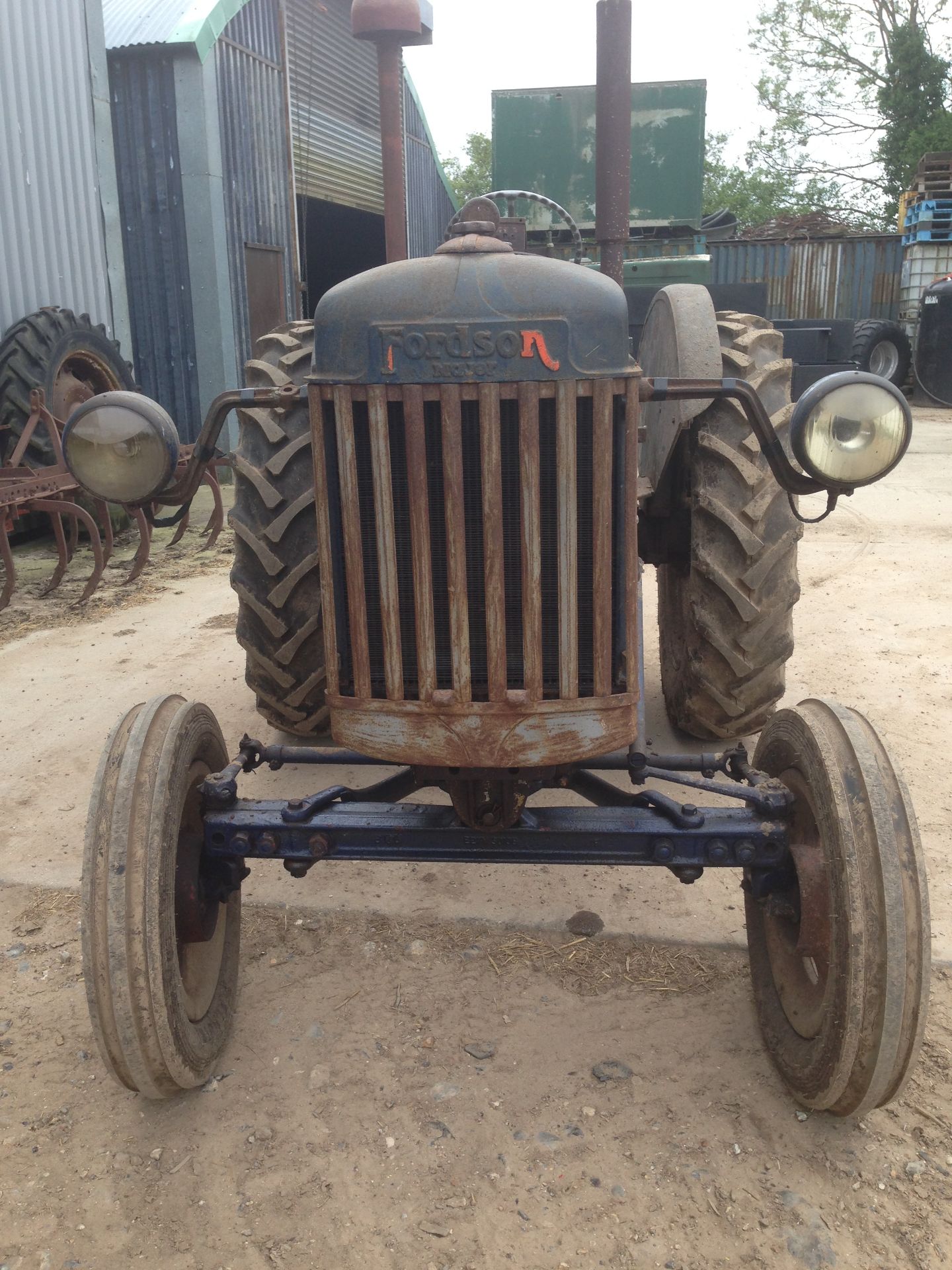 FORDSON E27N 6cylinder diesel TRACTOR Fitted with a Perkins P6 diesel engine, front lights, electric - Image 4 of 4