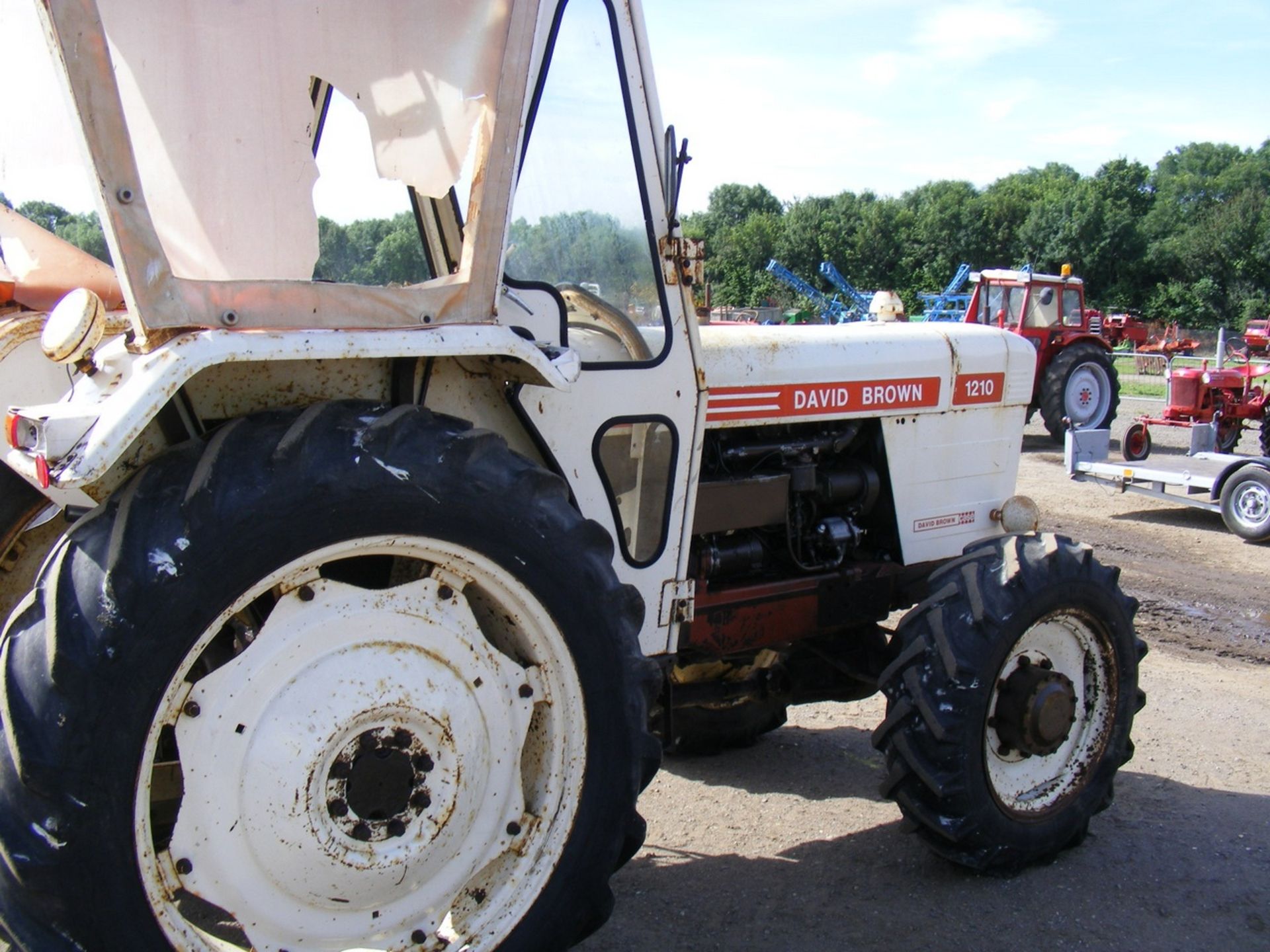 DAVID BROWN 1210 4wd diesel TRACTOR Fitted with a Selen front axle and a very original tractor. - Image 2 of 2