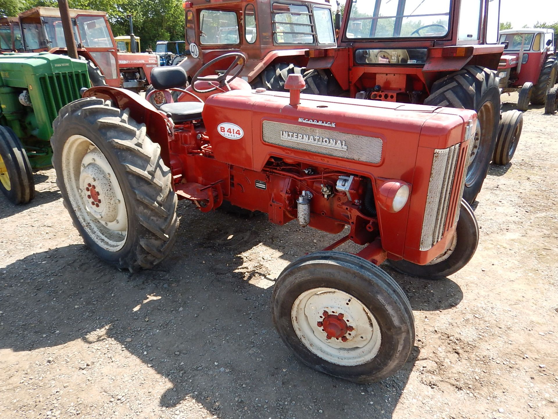 1965 INTERNATIONAL B414 4cylinder diesel TRACTOR Serial No: 28002 A straight example that is