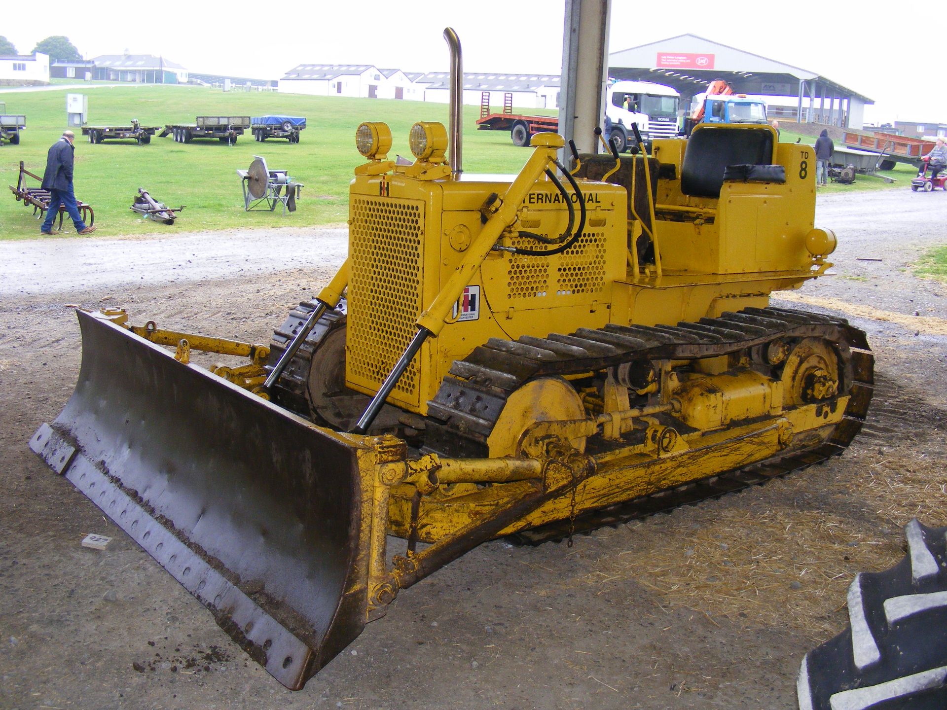 International TD8 SII Crawler Tractor, fitted with front dozer blade, low recorded hours.