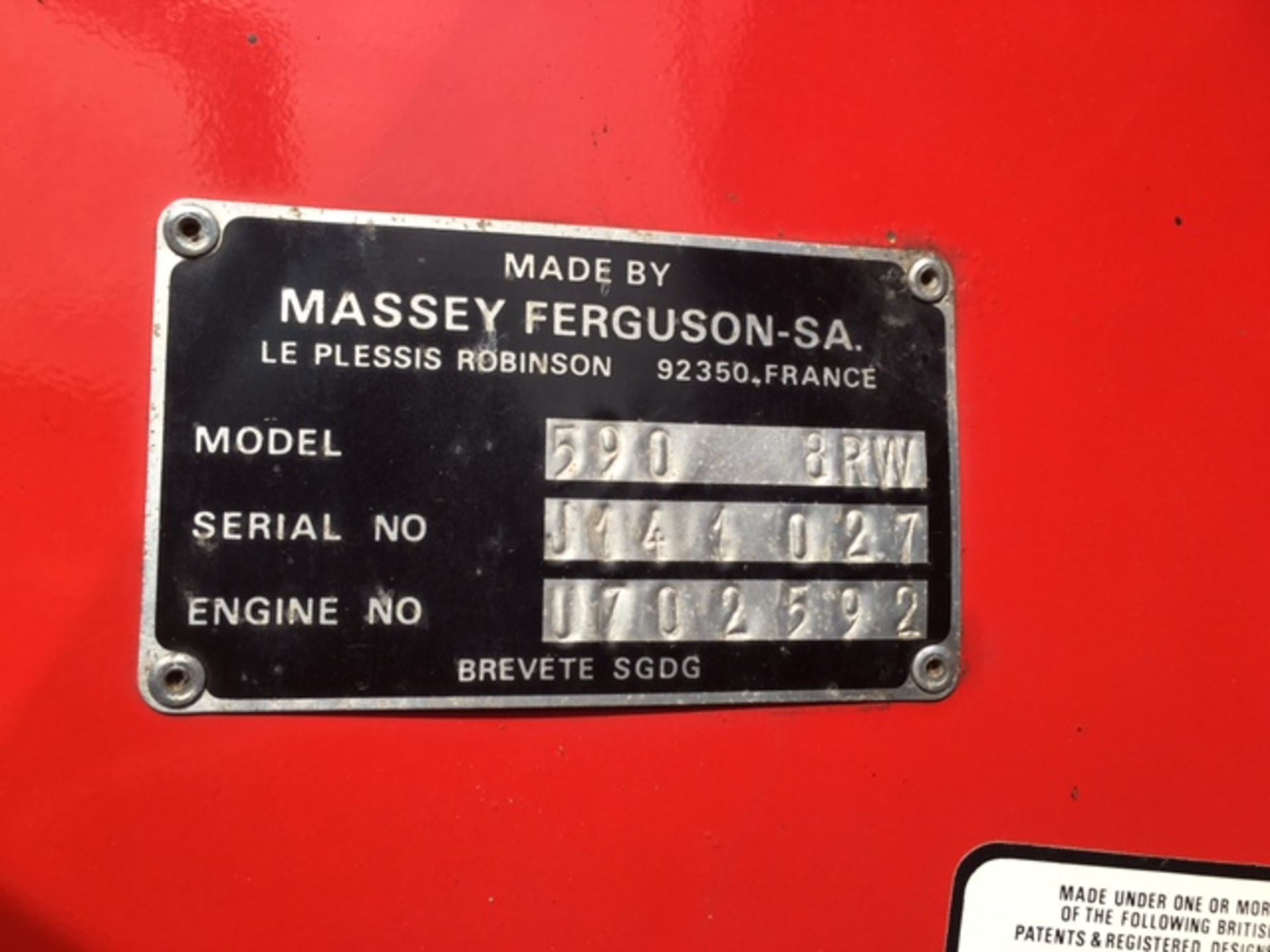 1981 MASSEY FERGUSON 590 4wd diesel TRACTOR This tractor has had the same owner for the first 30 - Image 5 of 6