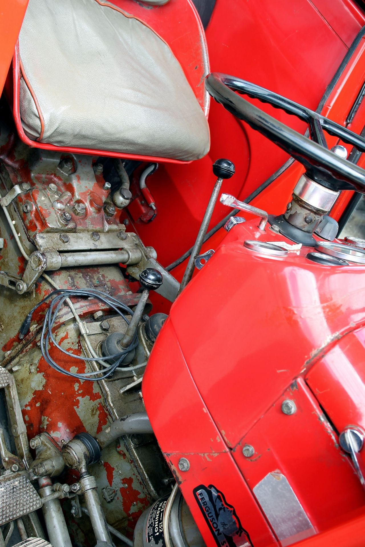 1966 MASSEY FERGUSON 135 Multi-Power 3cylinder diesel TRACTOR Reg. No. KBJ 679D Serial No. FG52095 - Image 9 of 10