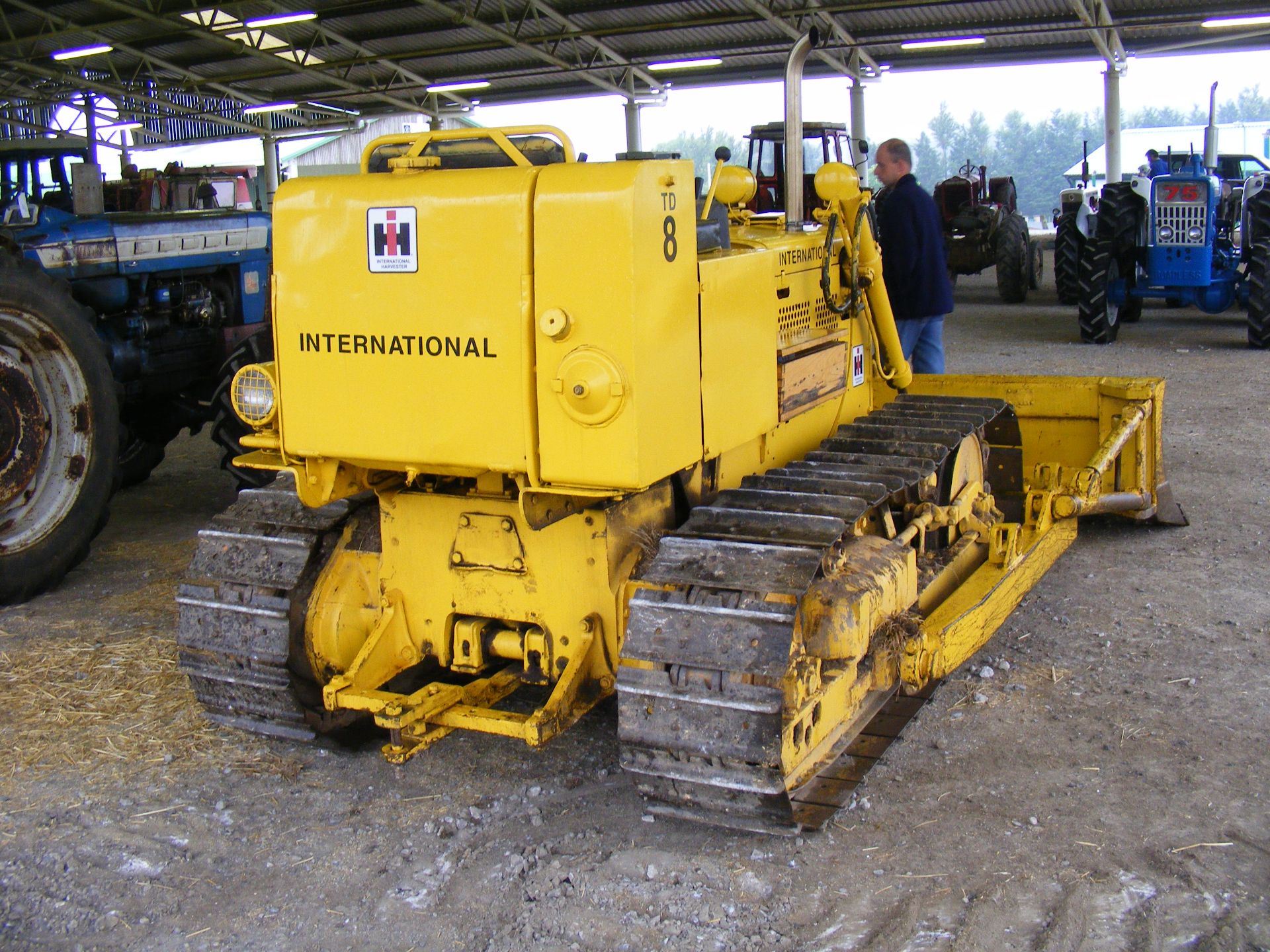 International TD8 SII Crawler Tractor, fitted with front dozer blade, low recorded hours. - Image 6 of 10