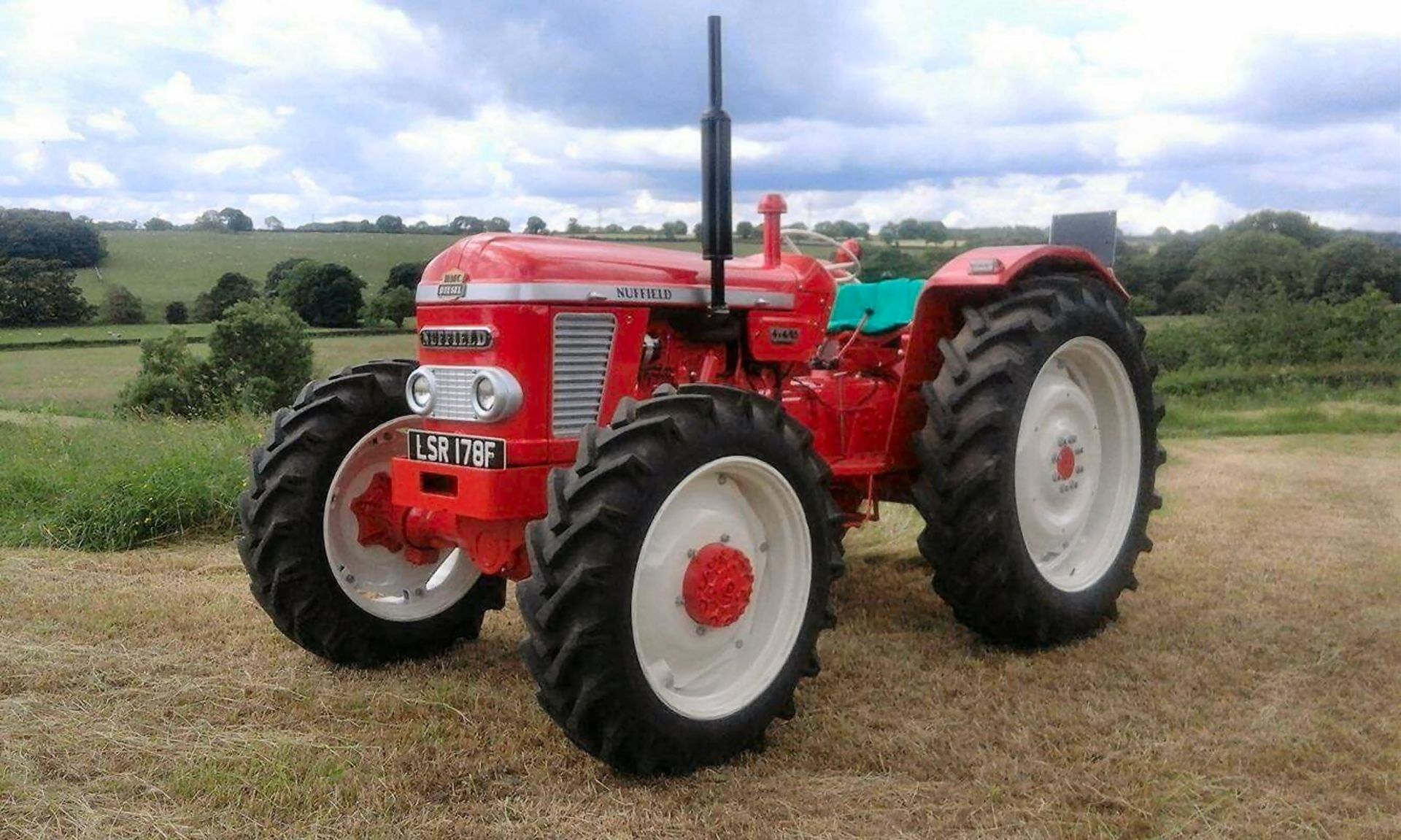 1968 NUFFIELD 465 4wd 4cylinder diesel TRACTOR Reg. No. LSR 178F Serial No. 65N108570 Fitted with