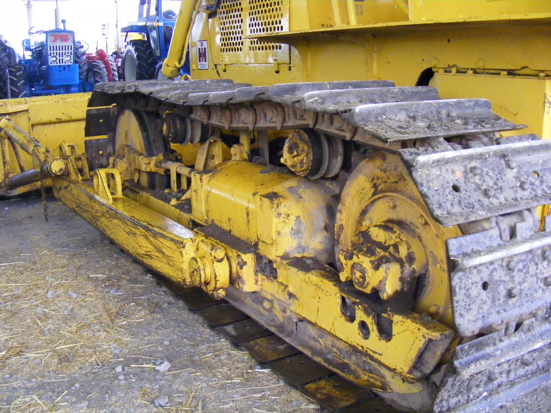 International TD8 SII Crawler Tractor, fitted with front dozer blade, low recorded hours. - Image 8 of 10