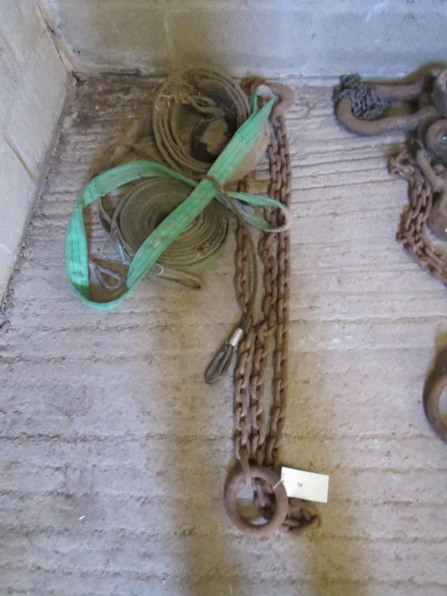 Qty sundry chains & lifting equipment