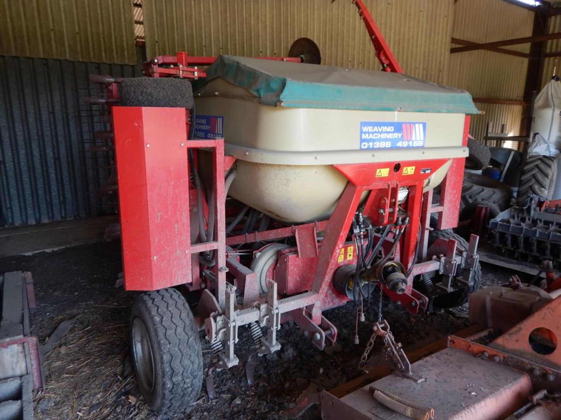 Weaving mounted hydraulic folding tine drill with bout and tramline markers, 4.8m Serial No: 1048 - Image 5 of 5