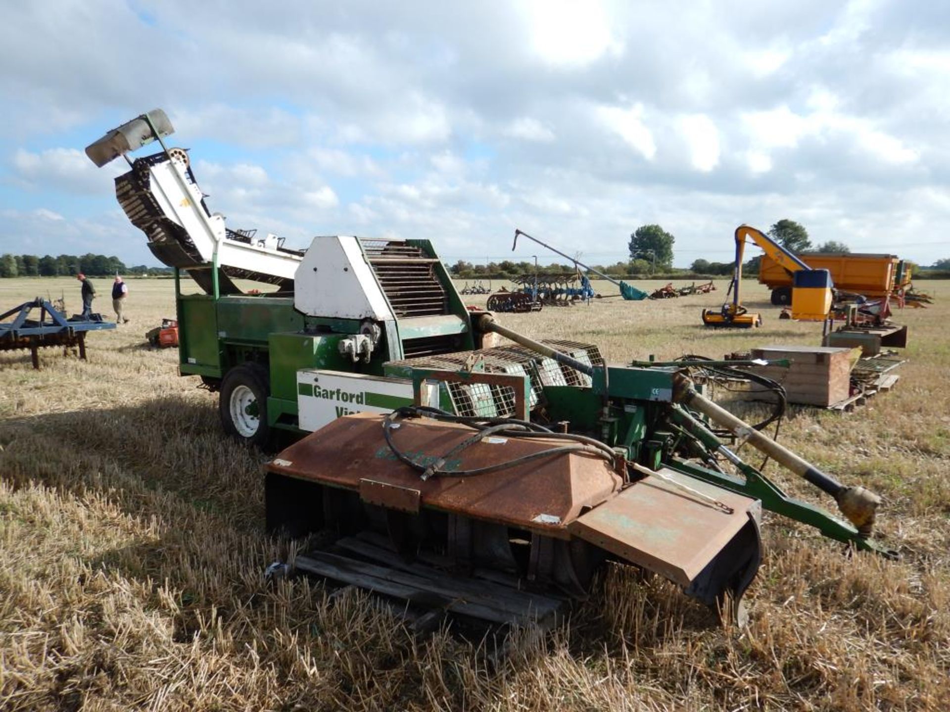 Garford Victor 4row trailer sugar beet harvester with Garford front mounted haulm topper Serial
