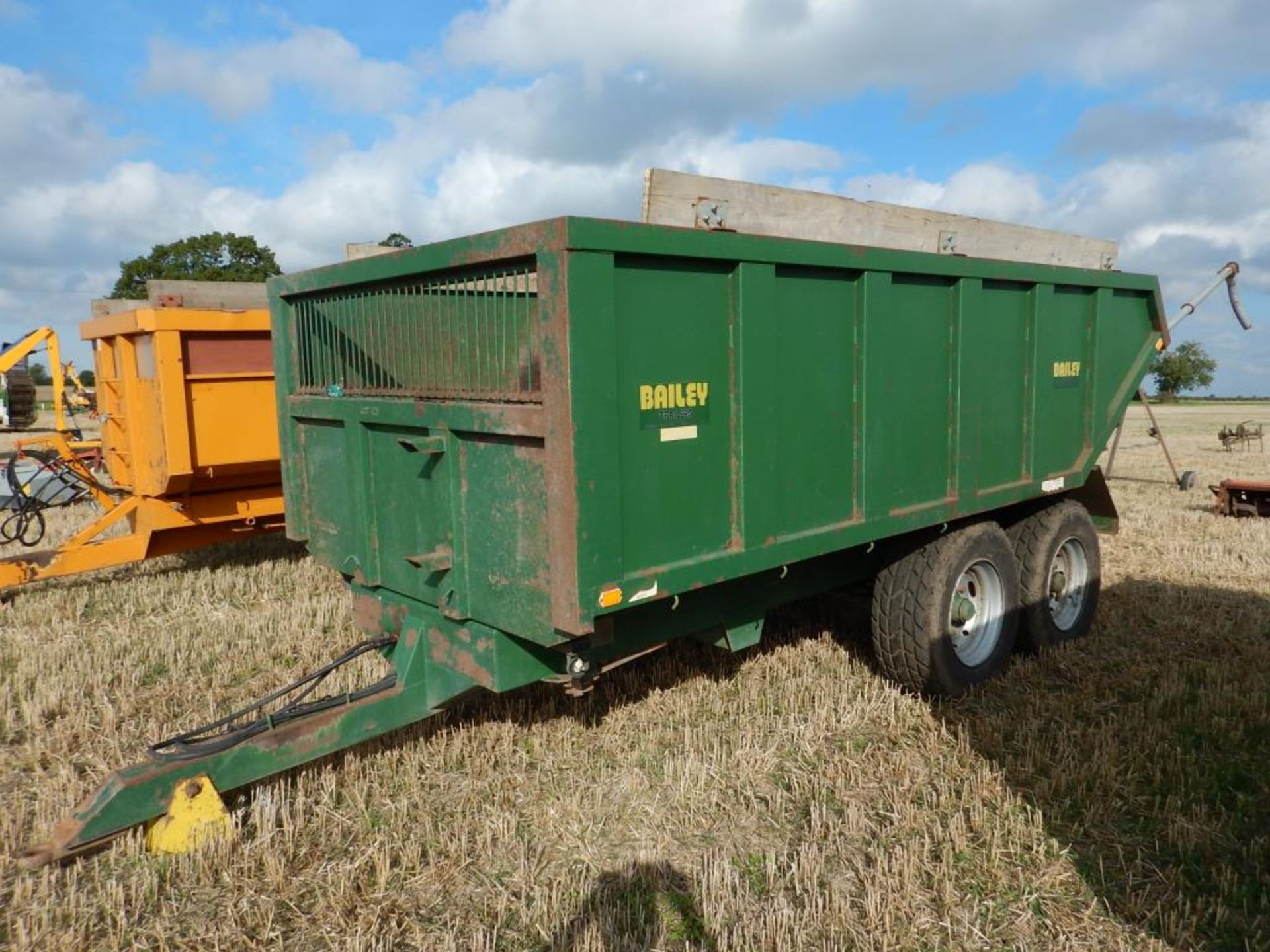 1990 Bailey 10tonne tandem axle steel monocoque dump trailer with hydraulic lowering rear axle on