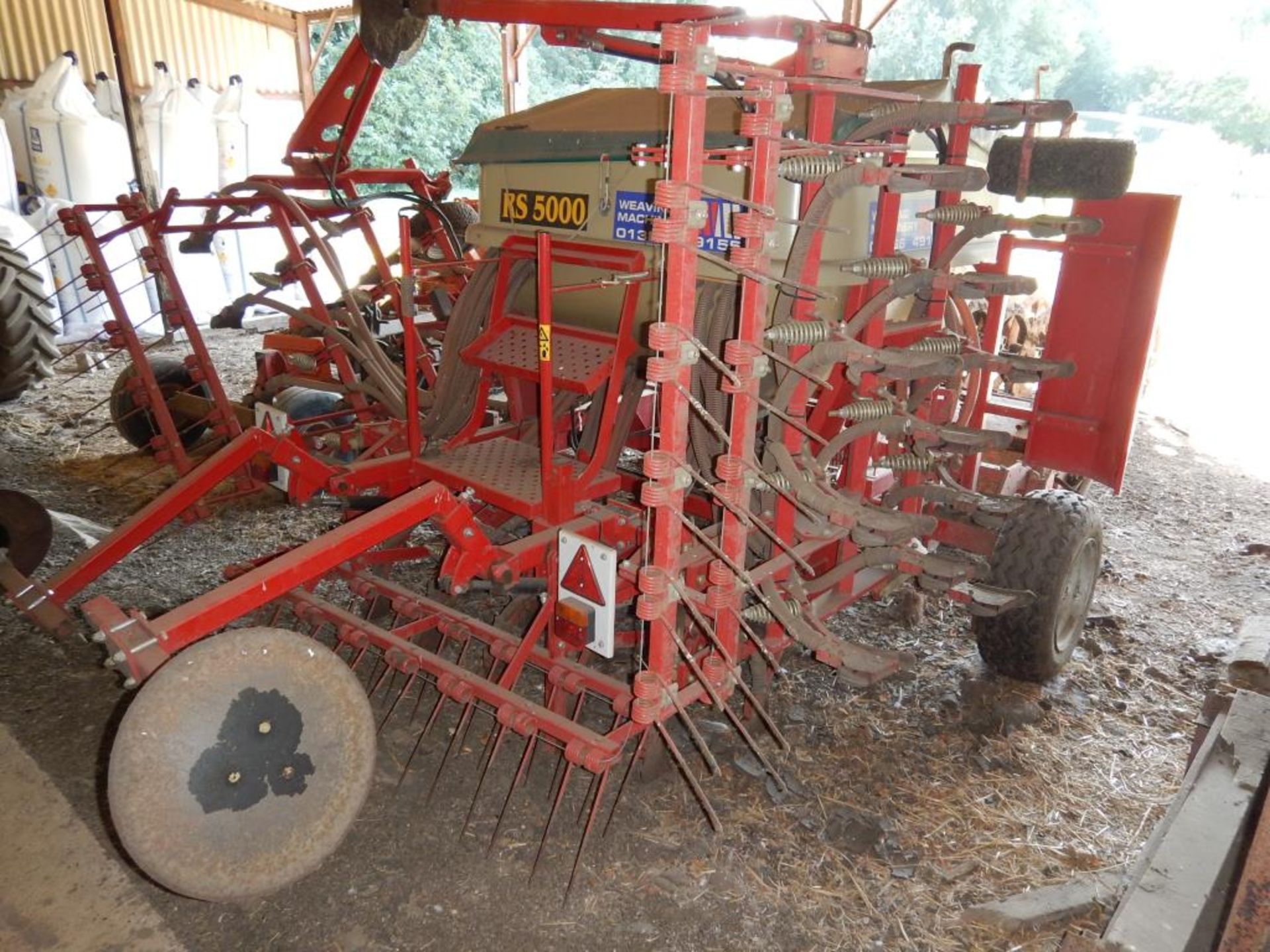 Weaving mounted hydraulic folding tine drill with bout and tramline markers, 4.8m Serial No: 1048 - Image 4 of 5