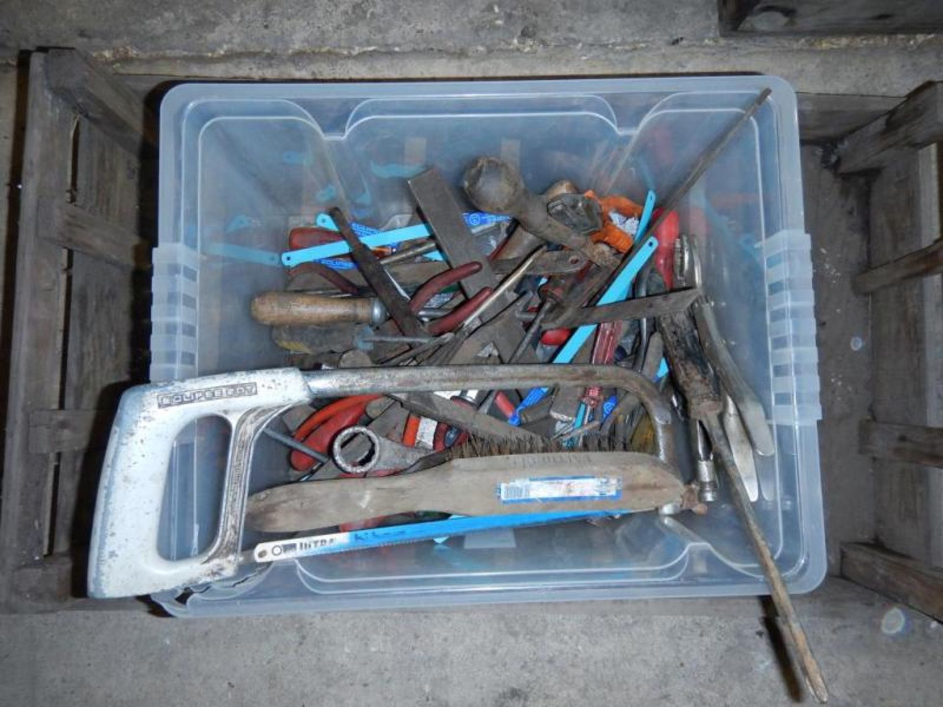 Qty sundry hand tools, to include: pliers, hacksaw etc.