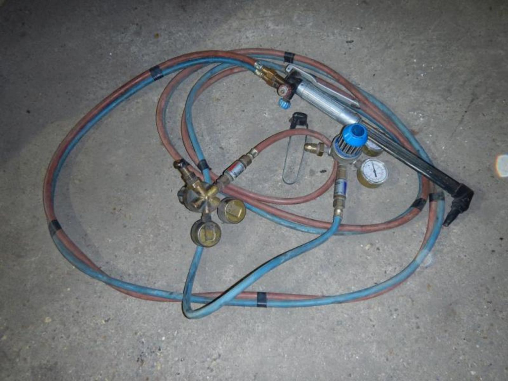 Oxyacetylene kit, including gauges, hose, gun etc.