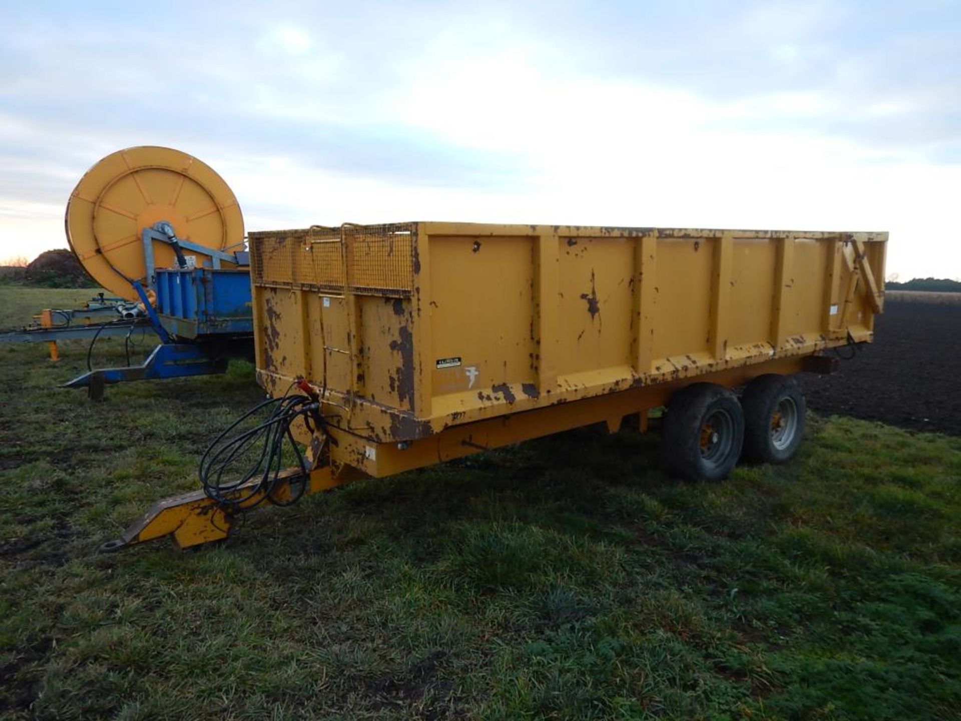 Gull 10tonne tandem axle steel monocoque tipping trailer with hydraulic tailgate