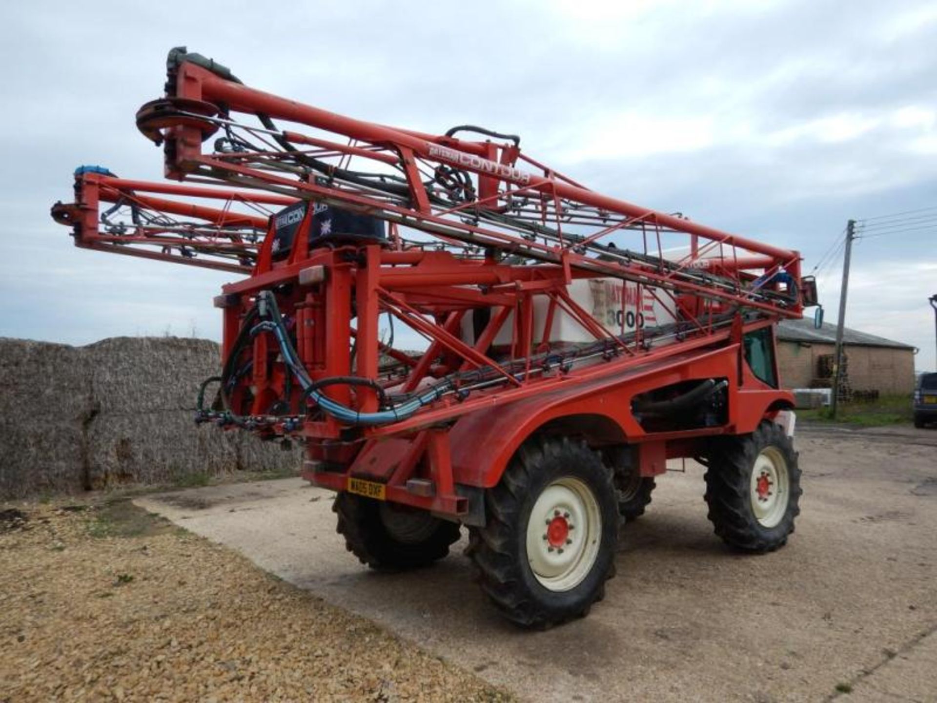 2005 BATEMAN RB25 Contour 4wd 4ws SELF-PROPELLED SPRAYER Fitted with John Deere 175hp 6cylinder - Image 4 of 8