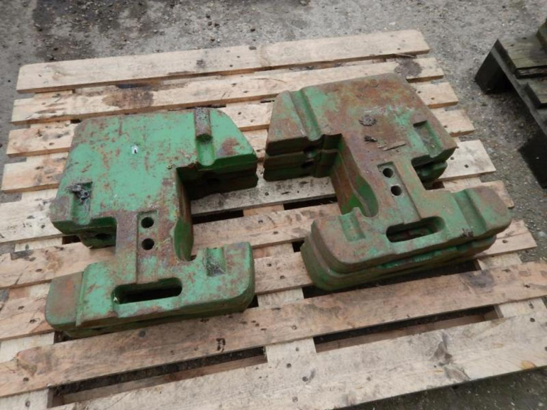 6no. 45kg John Deere leaf weights