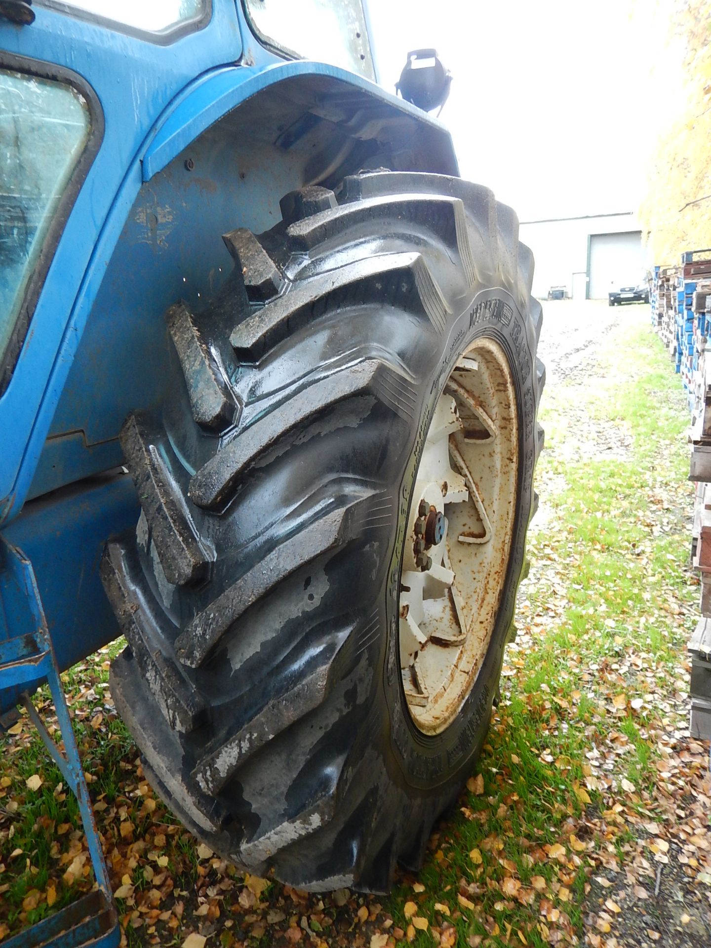 1985 FORD TW-25 4wd TRACTOR Fitted with front underslung weight, rear inside wheel weights, Q cab - Image 10 of 12