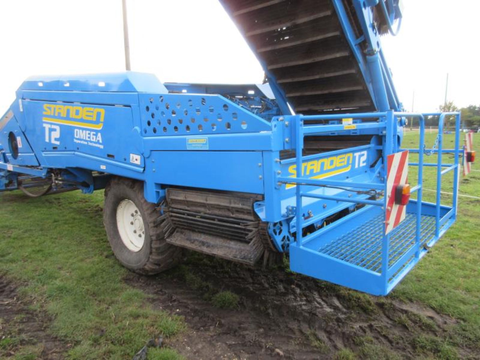 2013 Standen Mega T2 trailed 2row potato harvester with ultrasonic depth sensors, powered & steering - Image 14 of 15