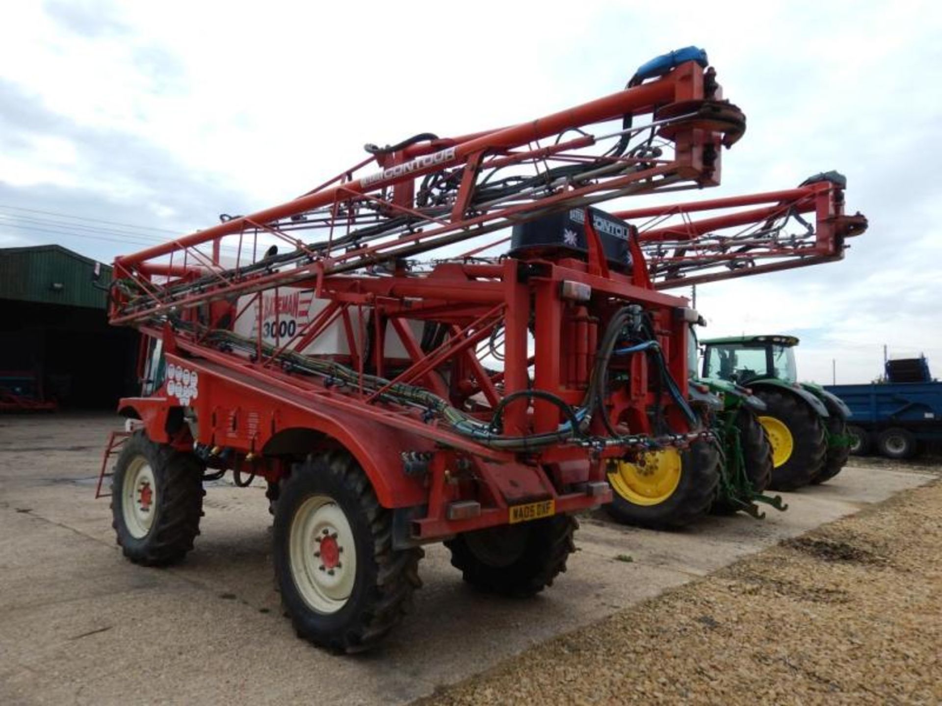 2005 BATEMAN RB25 Contour 4wd 4ws SELF-PROPELLED SPRAYER Fitted with John Deere 175hp 6cylinder - Image 3 of 8