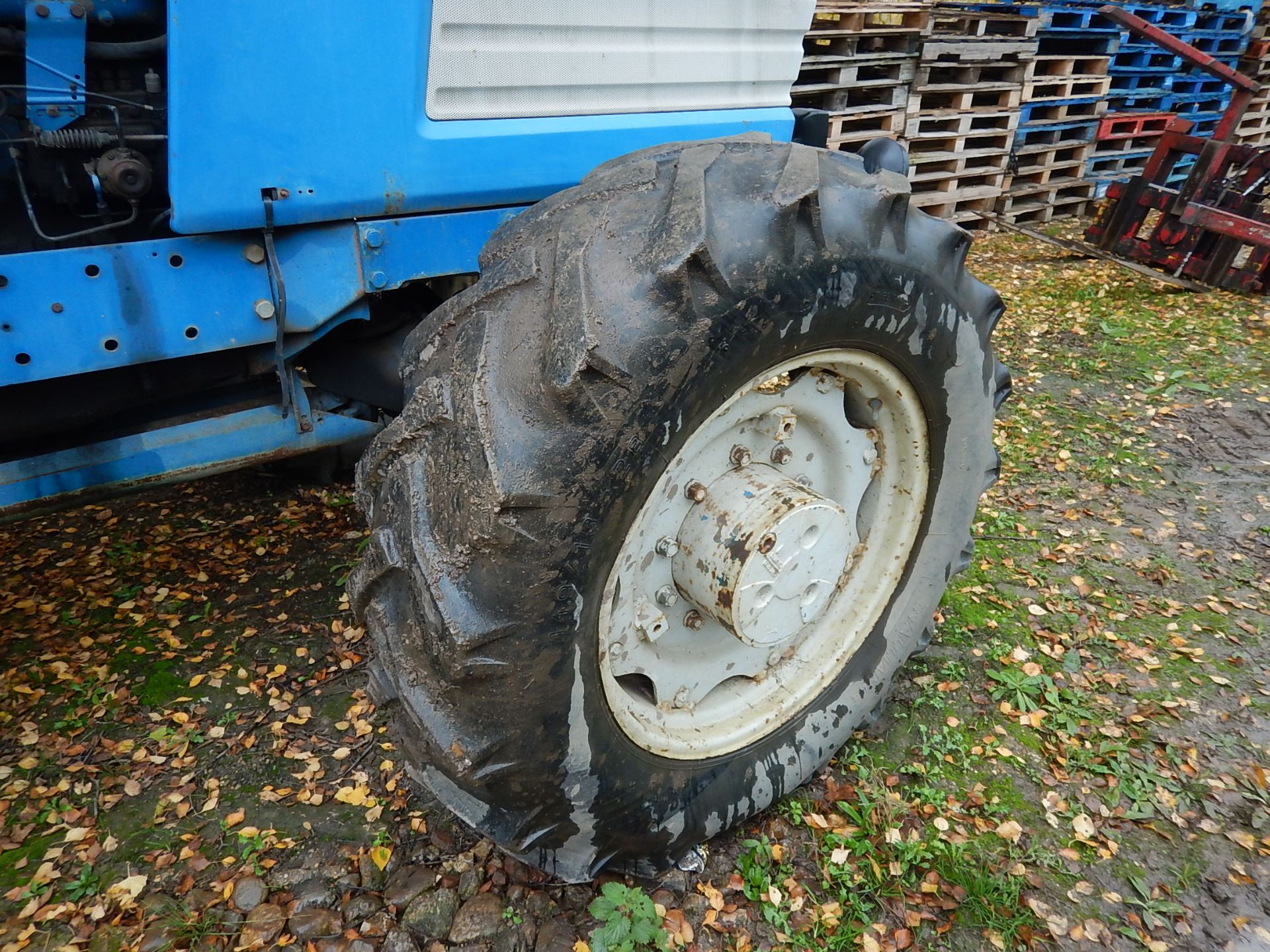 1985 FORD TW-25 4wd TRACTOR Fitted with front underslung weight, rear inside wheel weights, Q cab - Image 8 of 12