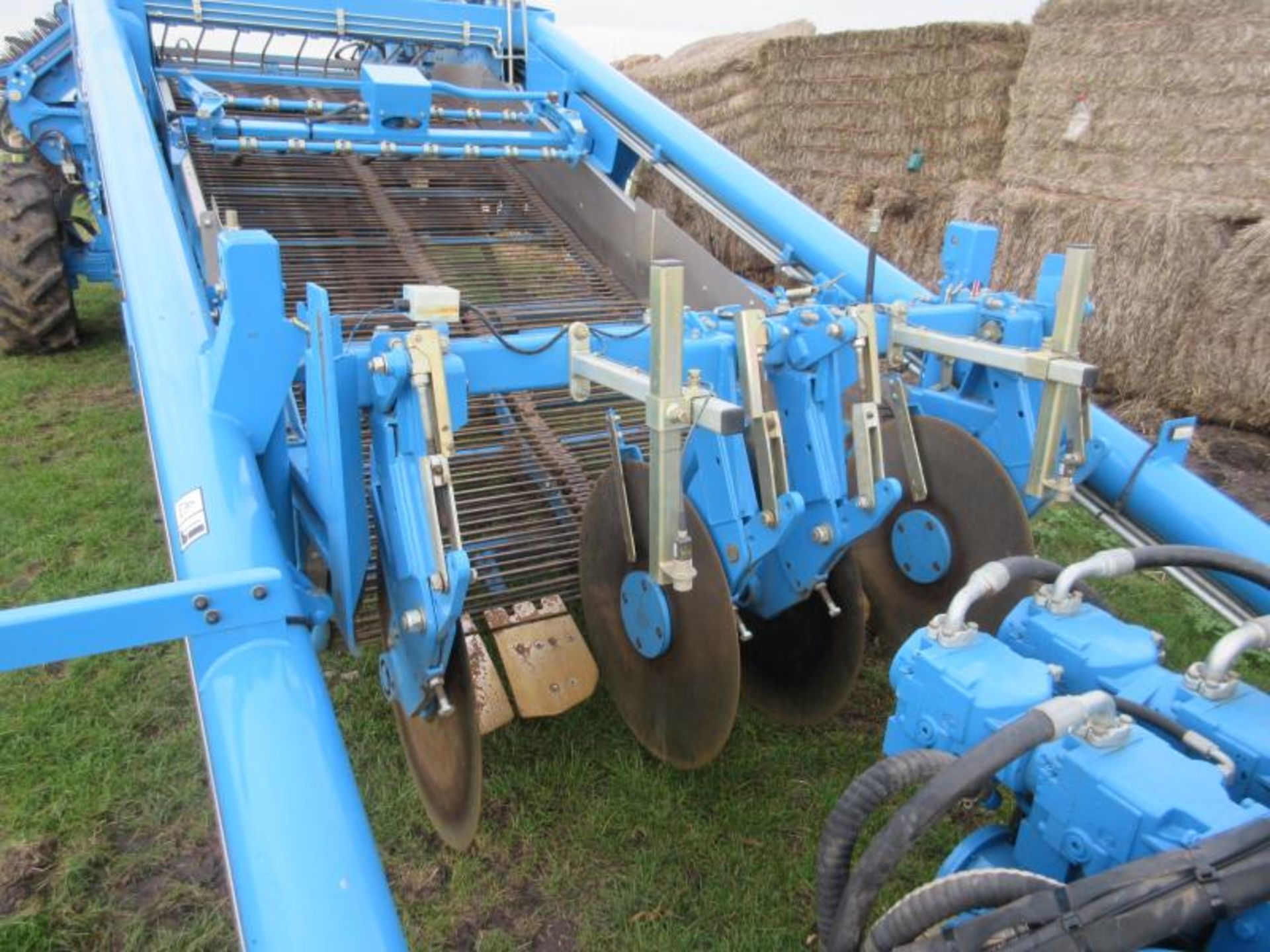 2013 Standen Mega T2 trailed 2row potato harvester with ultrasonic depth sensors, powered & steering - Image 7 of 15