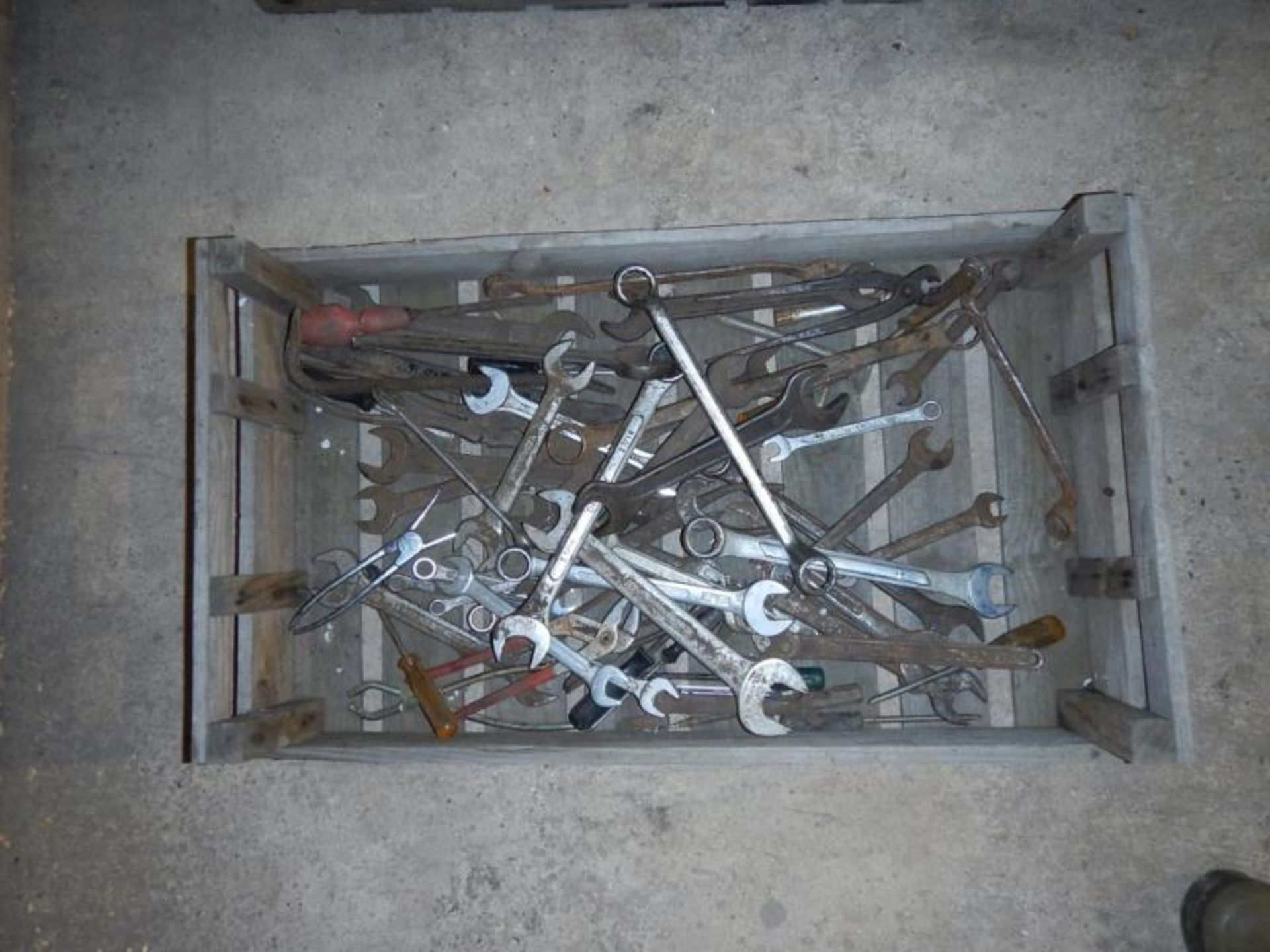 Qty open ended & ring spanners, various sizes